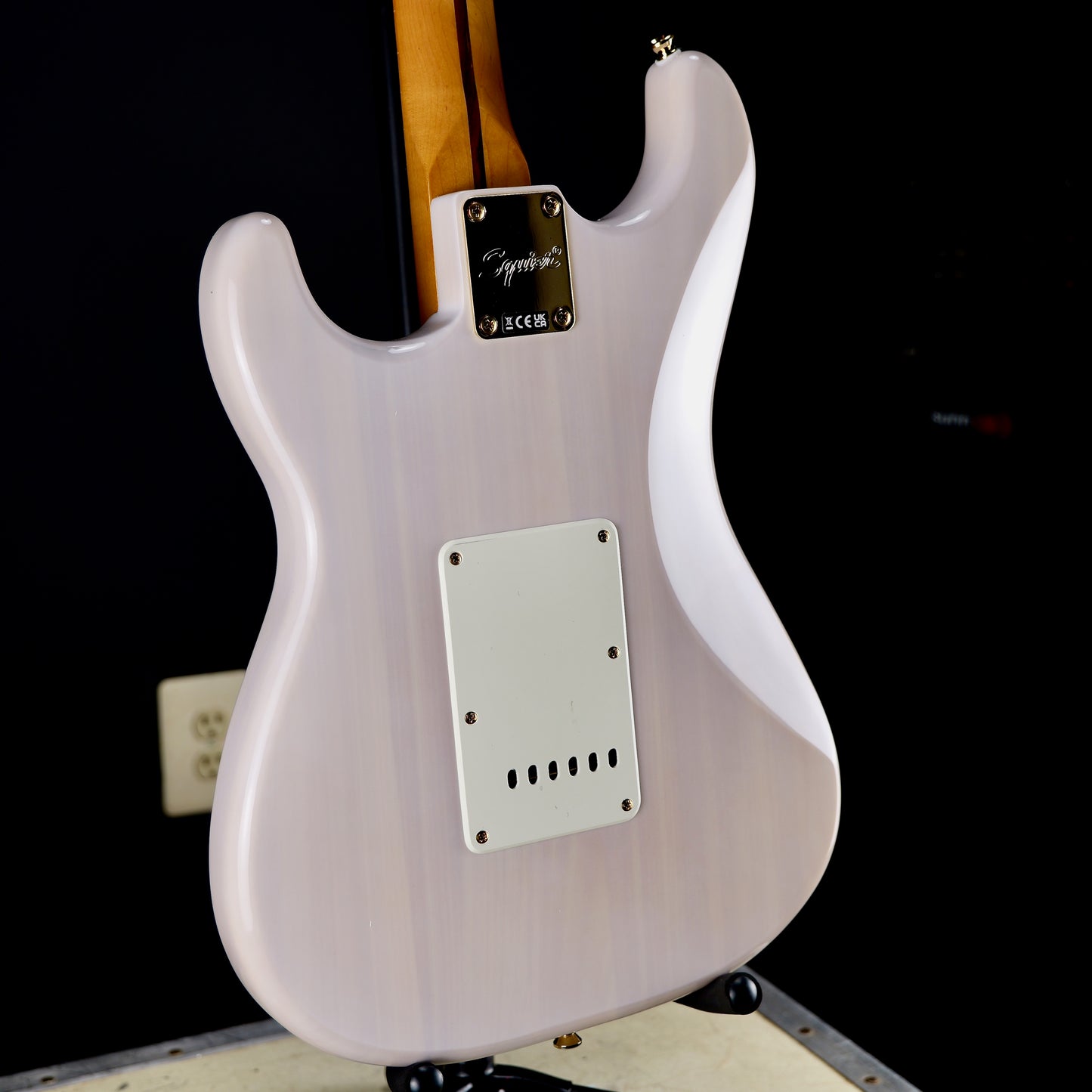 Squier FSR Classic Vibe '50s Stratocaster Maple Fingerboard Parchment Pickguard Gold Hardware White Blonde