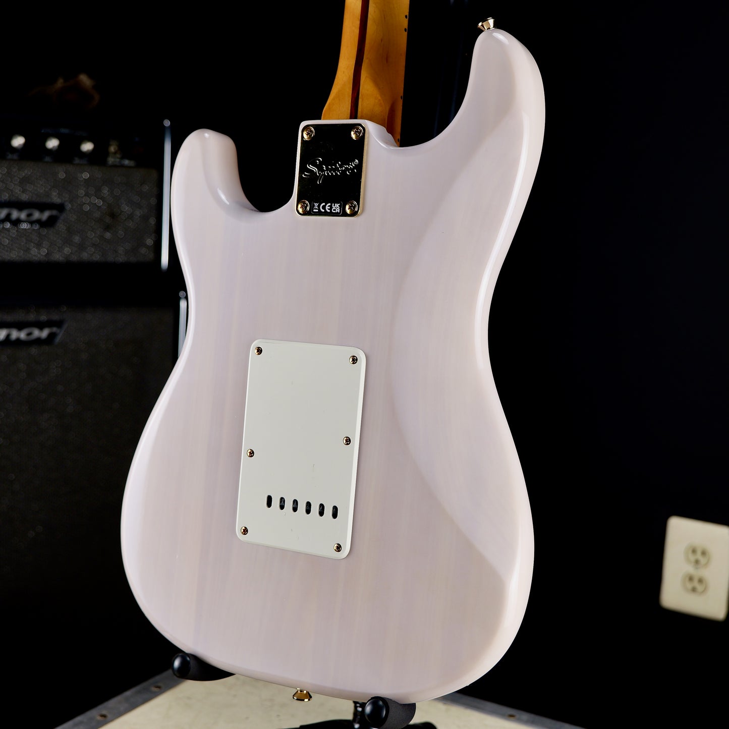 Squier FSR Classic Vibe '50s Stratocaster Maple Fingerboard Parchment Pickguard Gold Hardware White Blonde