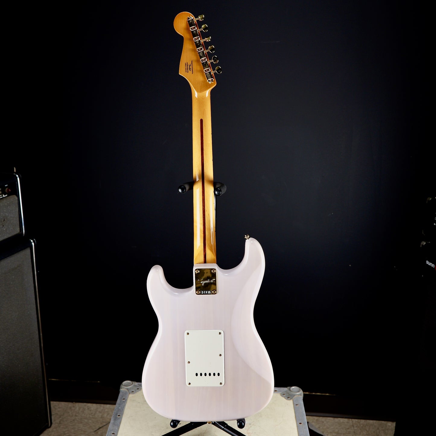 Squier FSR Classic Vibe '50s Stratocaster Maple Fingerboard Parchment Pickguard Gold Hardware White Blonde