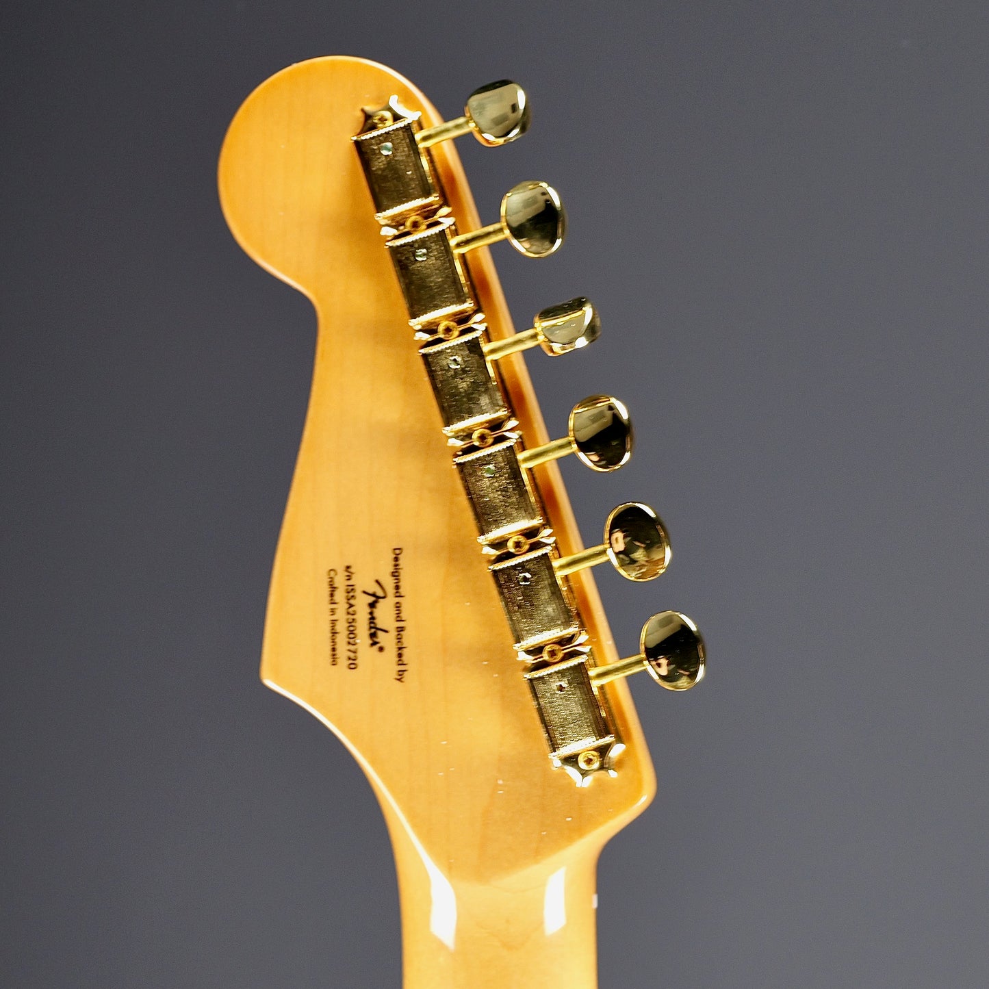 Squier FSR Classic Vibe '50s Stratocaster Maple Fingerboard Parchment Pickguard Gold Hardware White Blonde