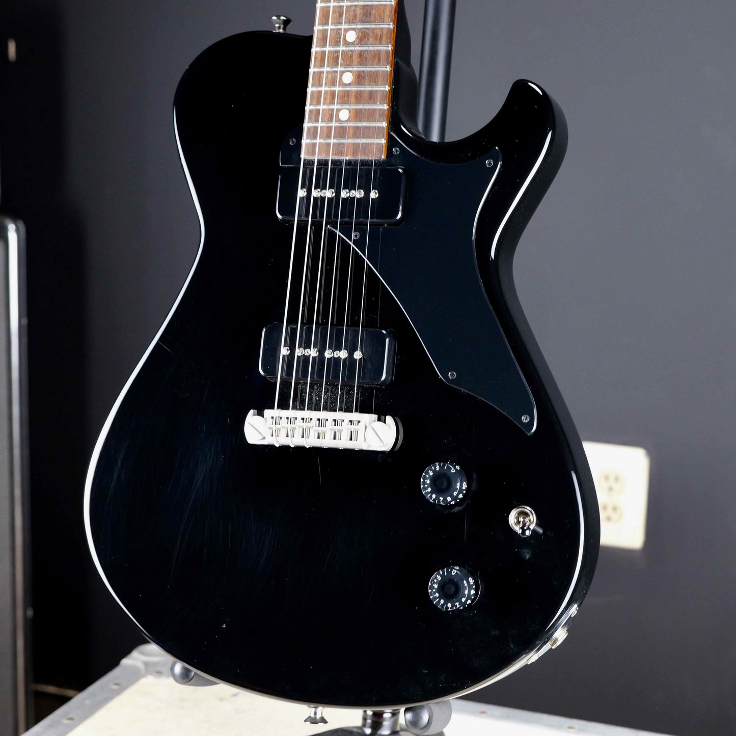 Knaggs Kenai "J" Black
