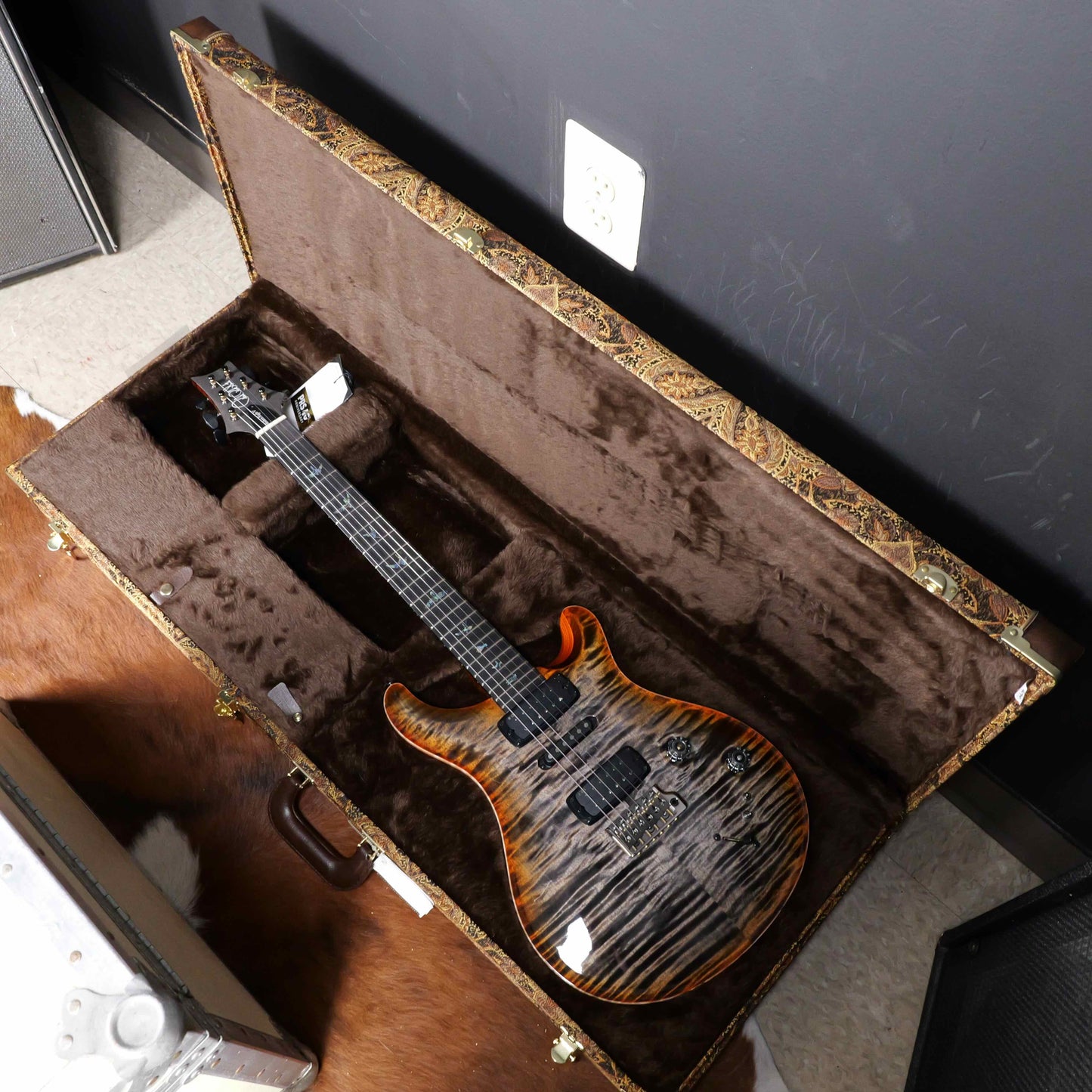 PRS Wood Library Modern Eagle V 10 Top Burnt Maple Leaf