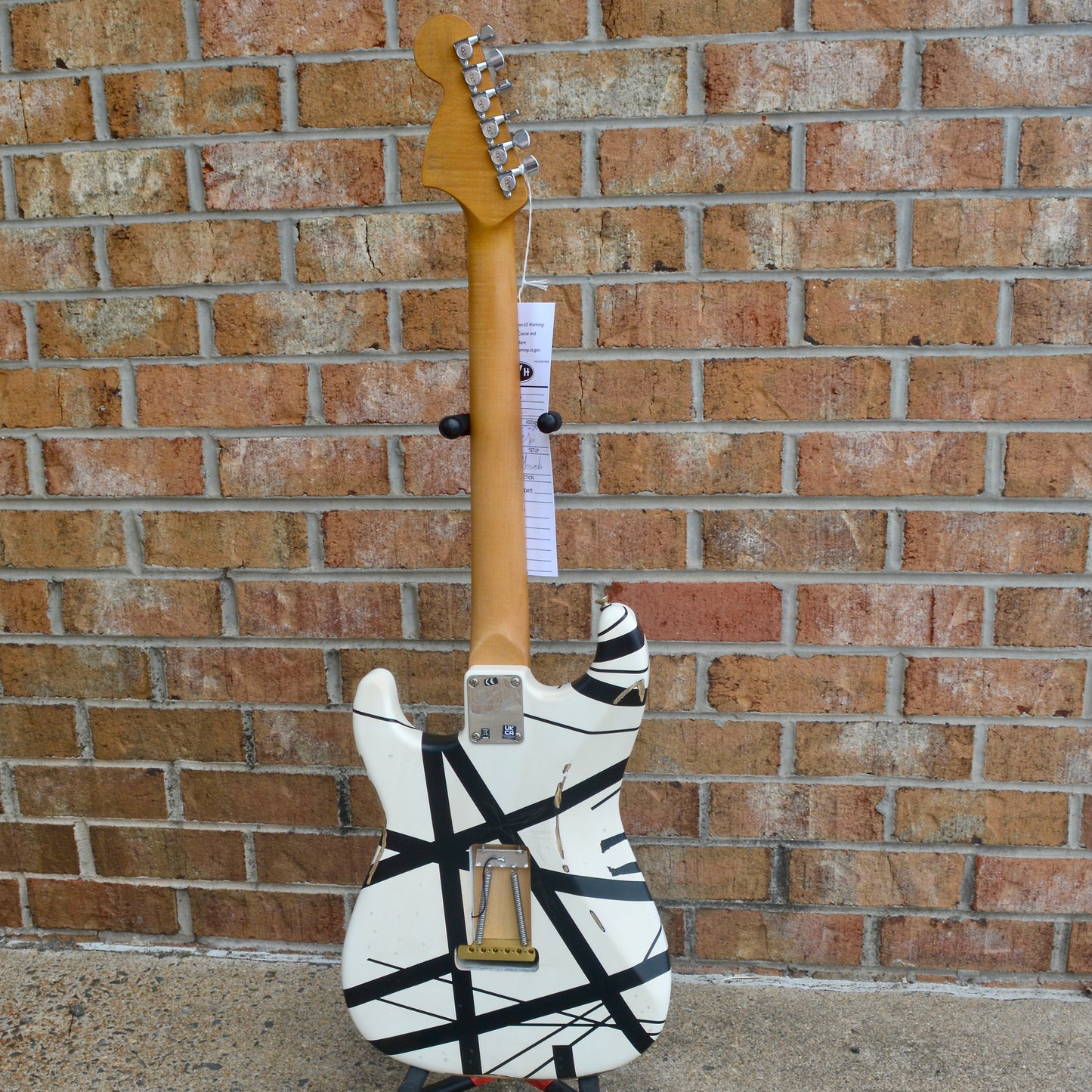 EVH Striped Series '78 Eruption, Maple Fingerboard, White with Black Stripes Relic