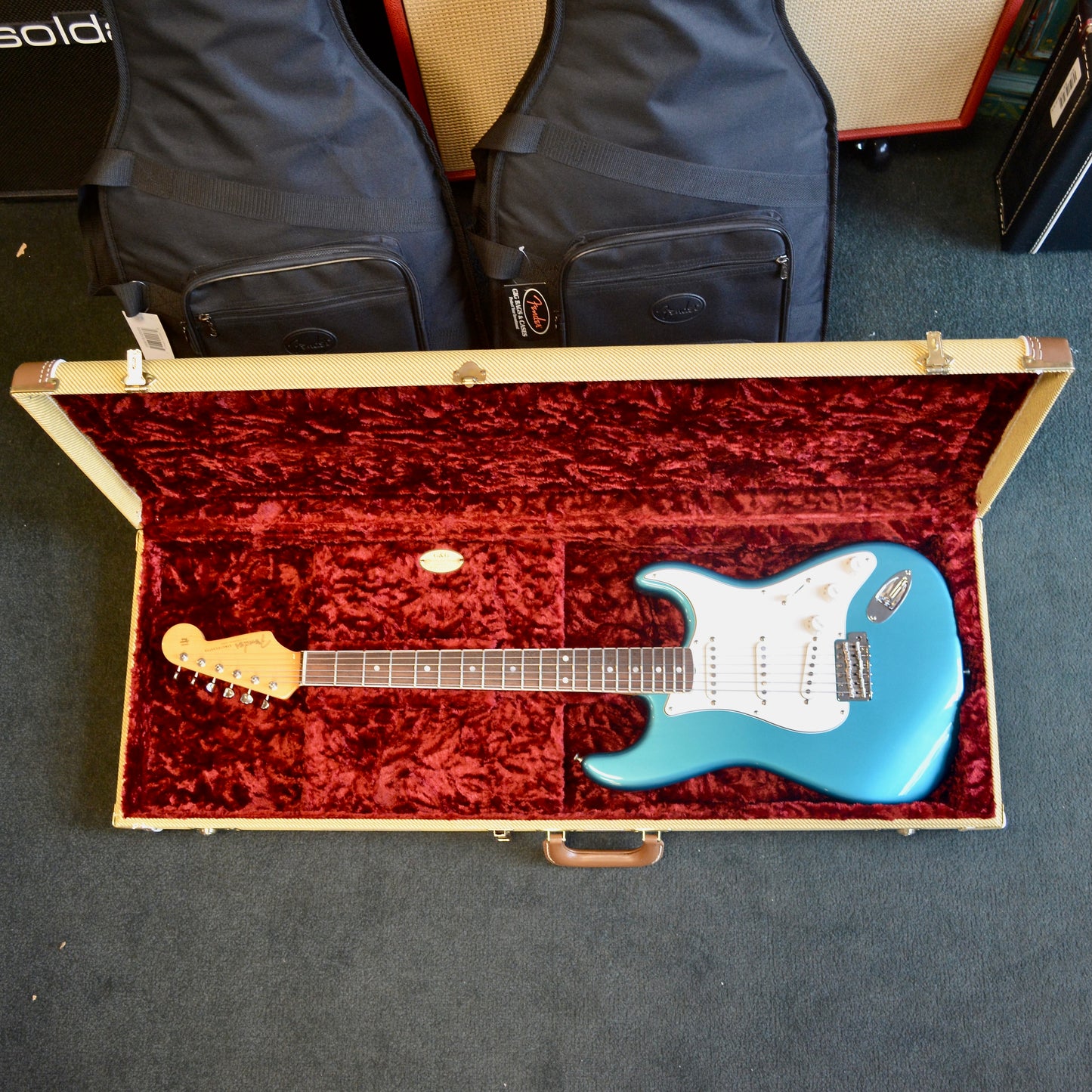 Fender Eric Johnson Stratocaster®, Rosewood Fingerboard, Lucerne Aqua Firemist