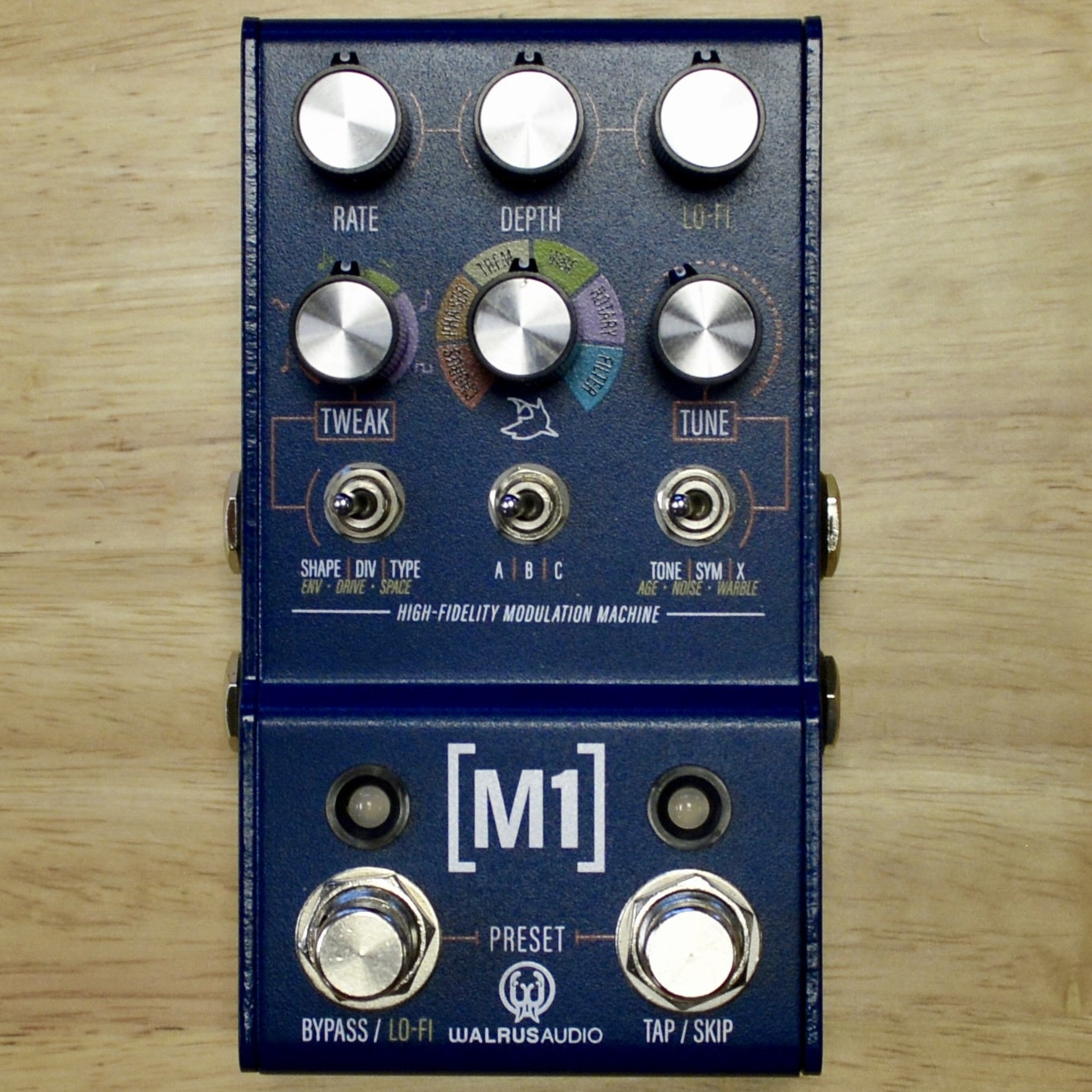 Walrus Audio MAKO Series: M1 High-Fidelity Modulation Machine