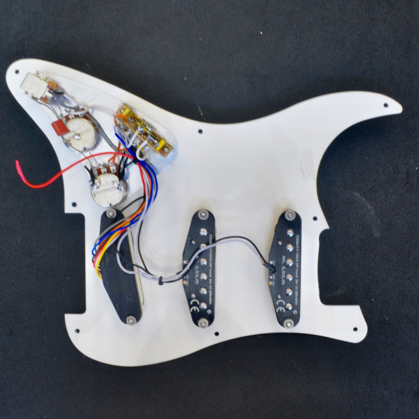 Fishman USED Single Width Wired Pickguard Set Aged Cream