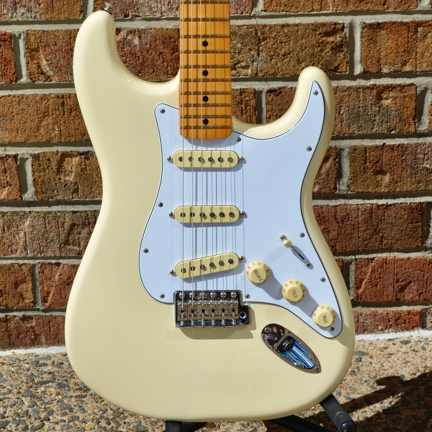 Fender Jimi Hendrix Stratocaster®, Maple Fingerboard, Olympic White
