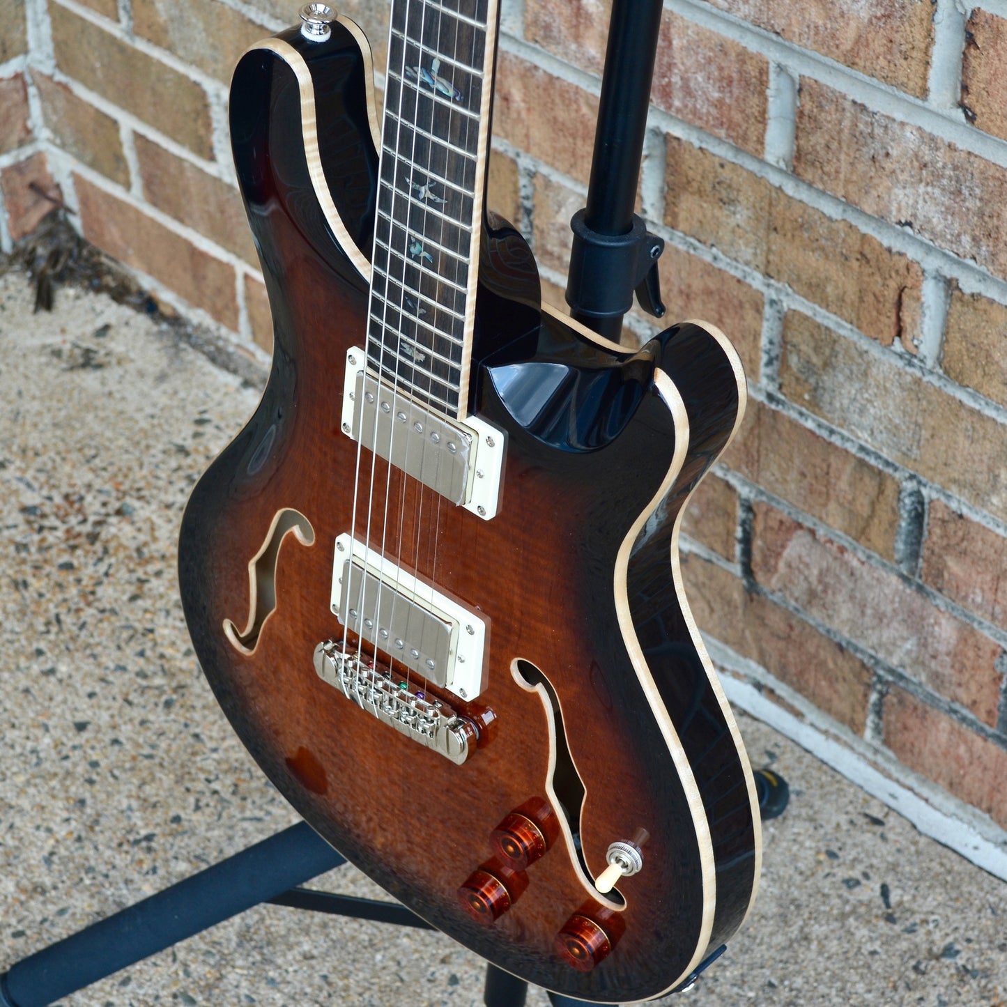 PRS SE Hollowbody II Piezo Black Gold Burst