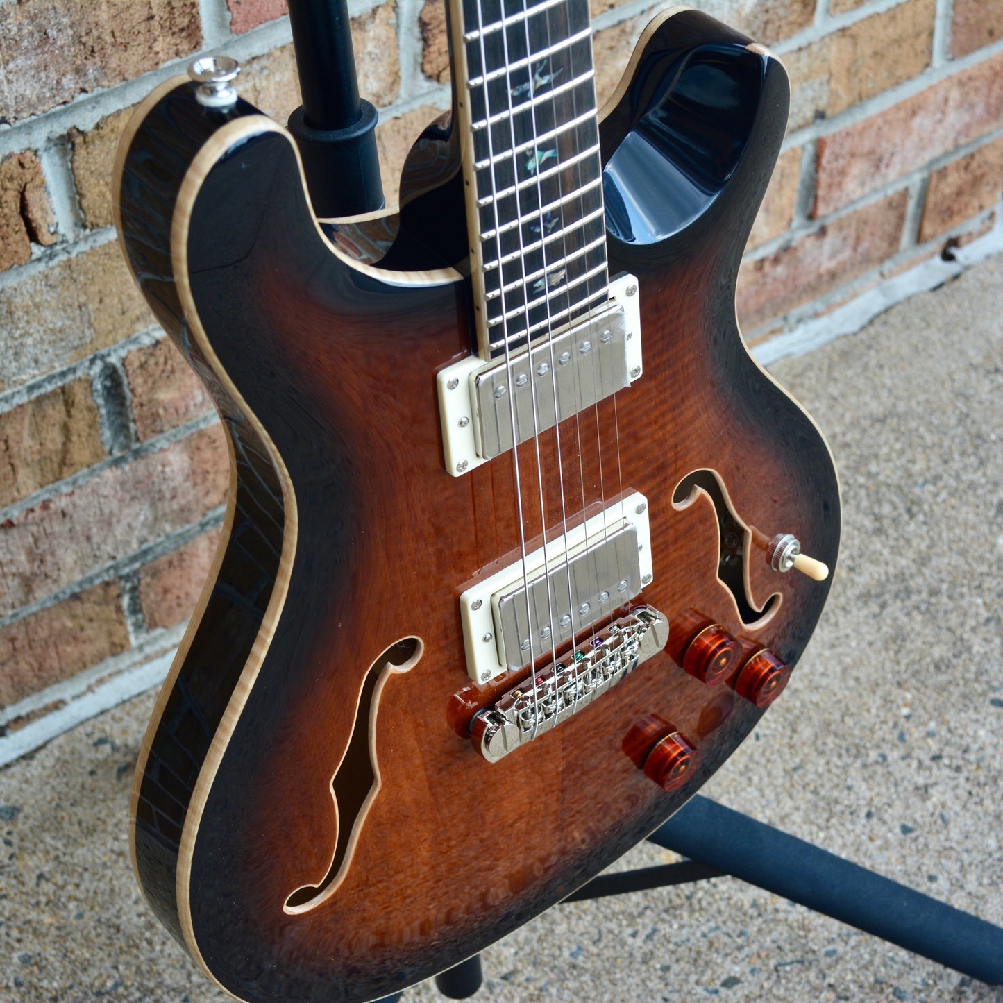 PRS SE Hollowbody II Piezo Black Gold Burst