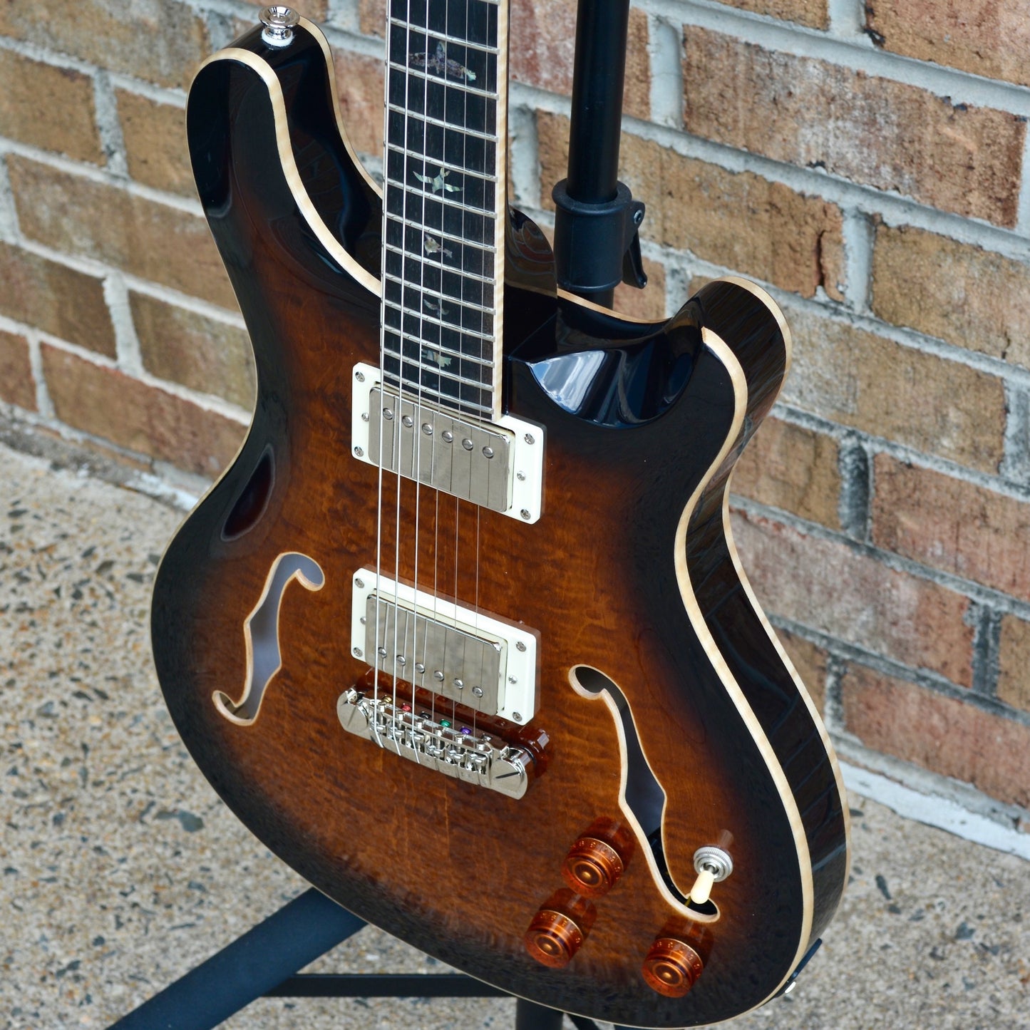 PRS SE Hollowbody II Piezo Black Gold Burst