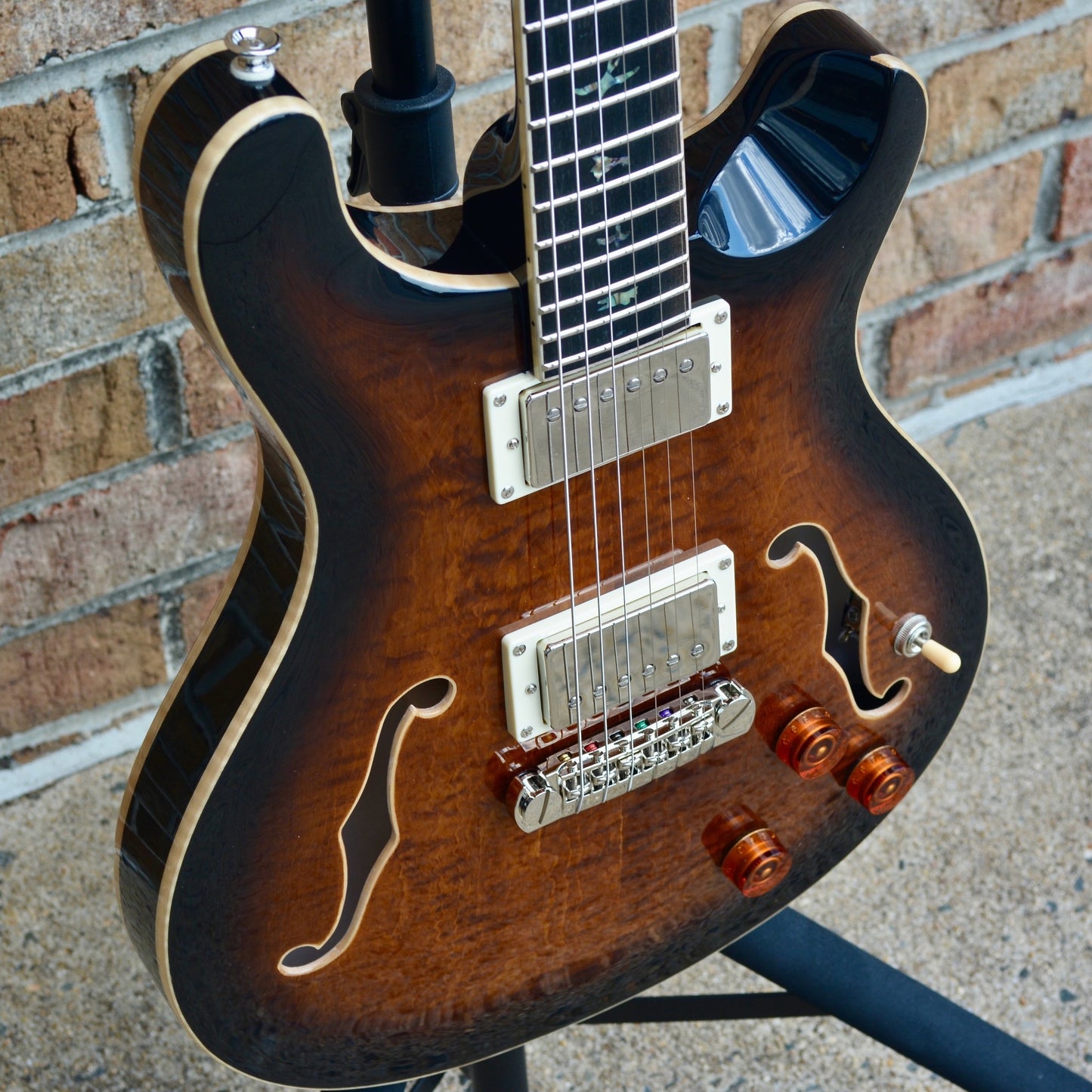 PRS SE Hollowbody II Piezo Black Gold Burst