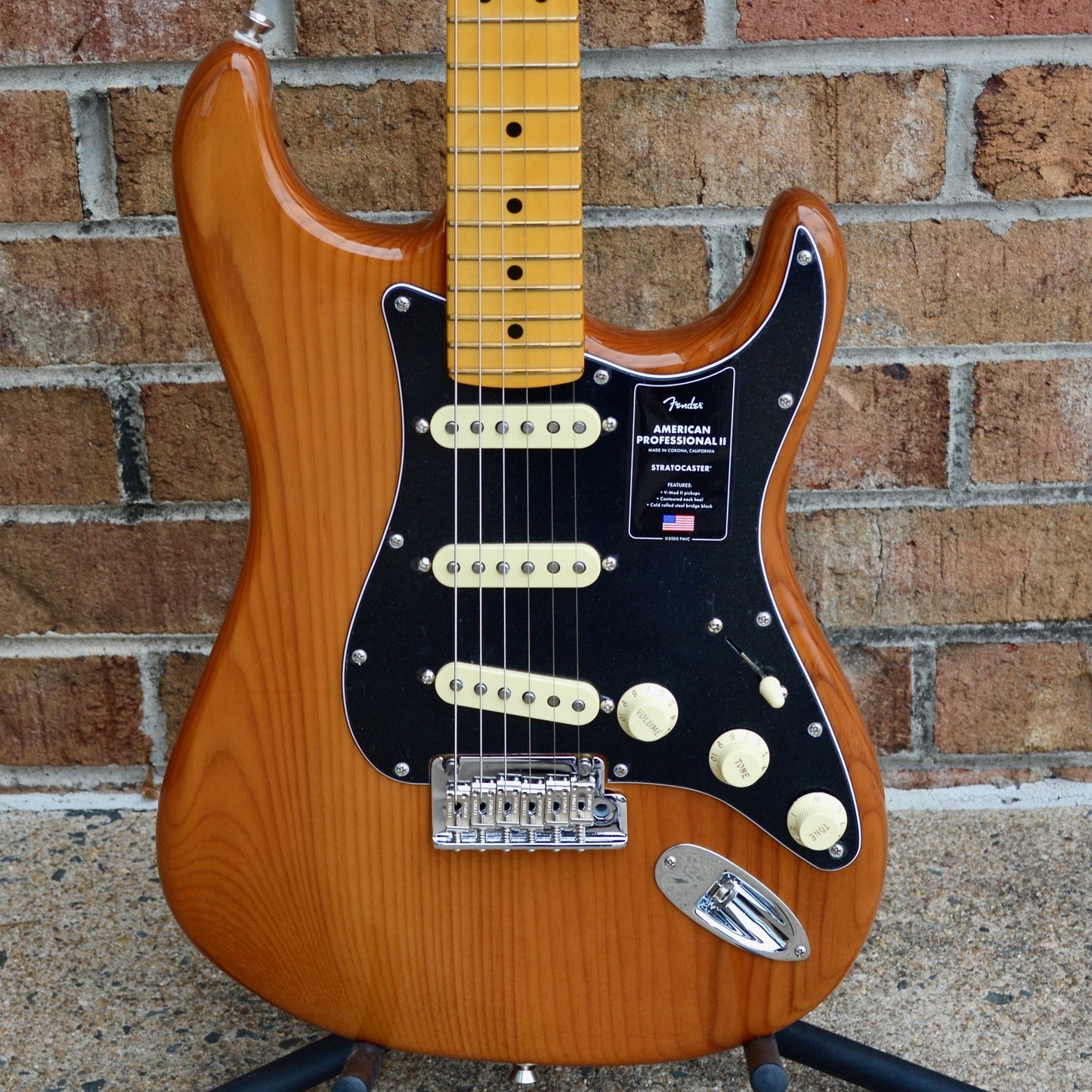 Fender American Professional II Stratocaster®, Maple Fingerboard, Roasted Pine