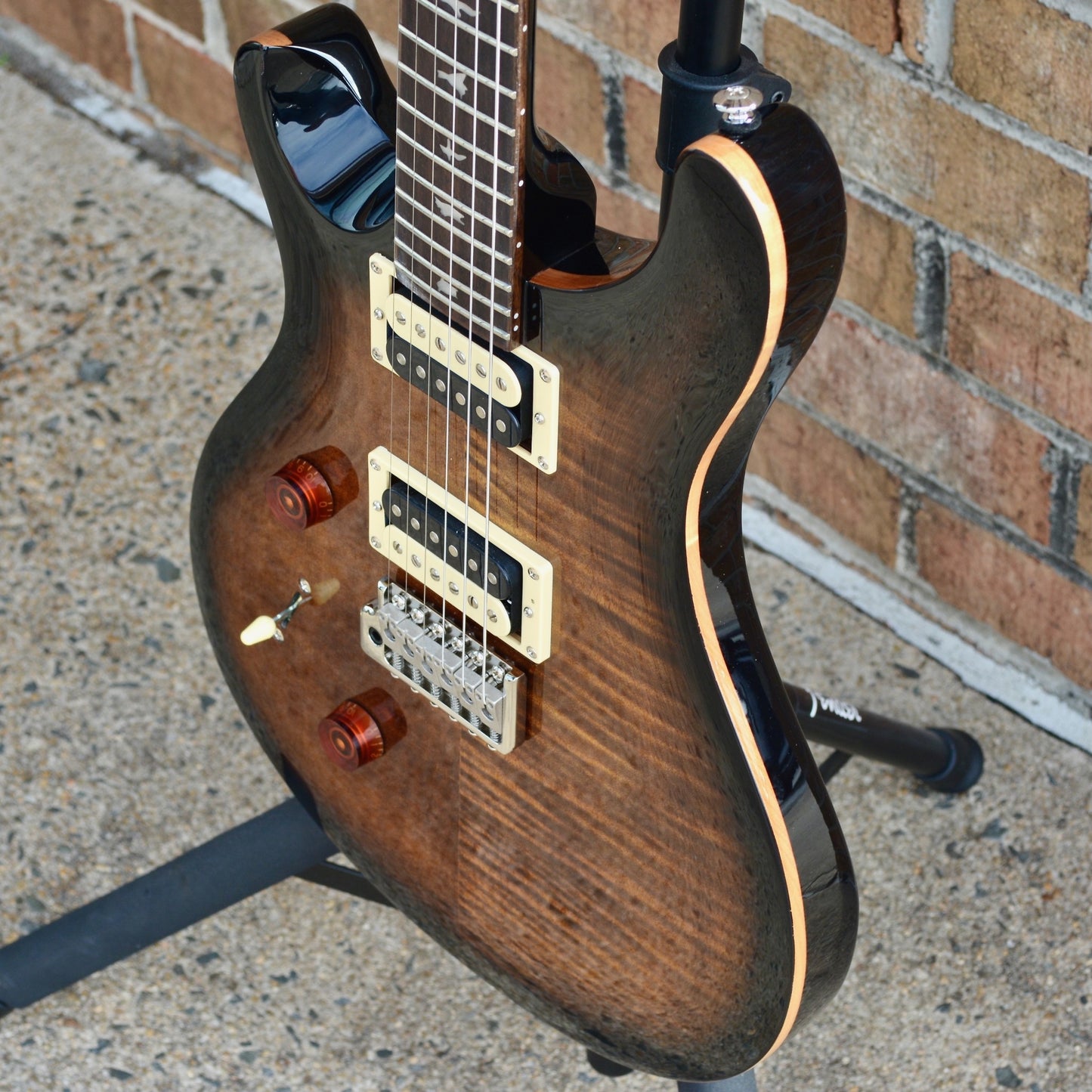 2022 PRS SE Custom 24 Lefty Black Gold Sunburst