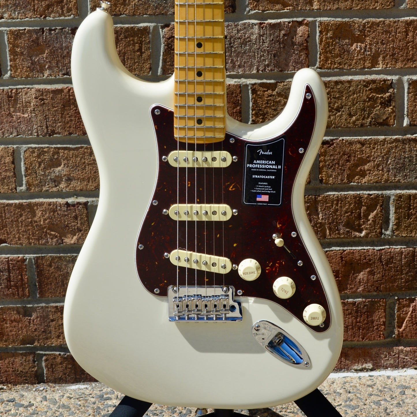 Fender American Professional II Stratocaster®, Maple Fingerboard, Olympic White
