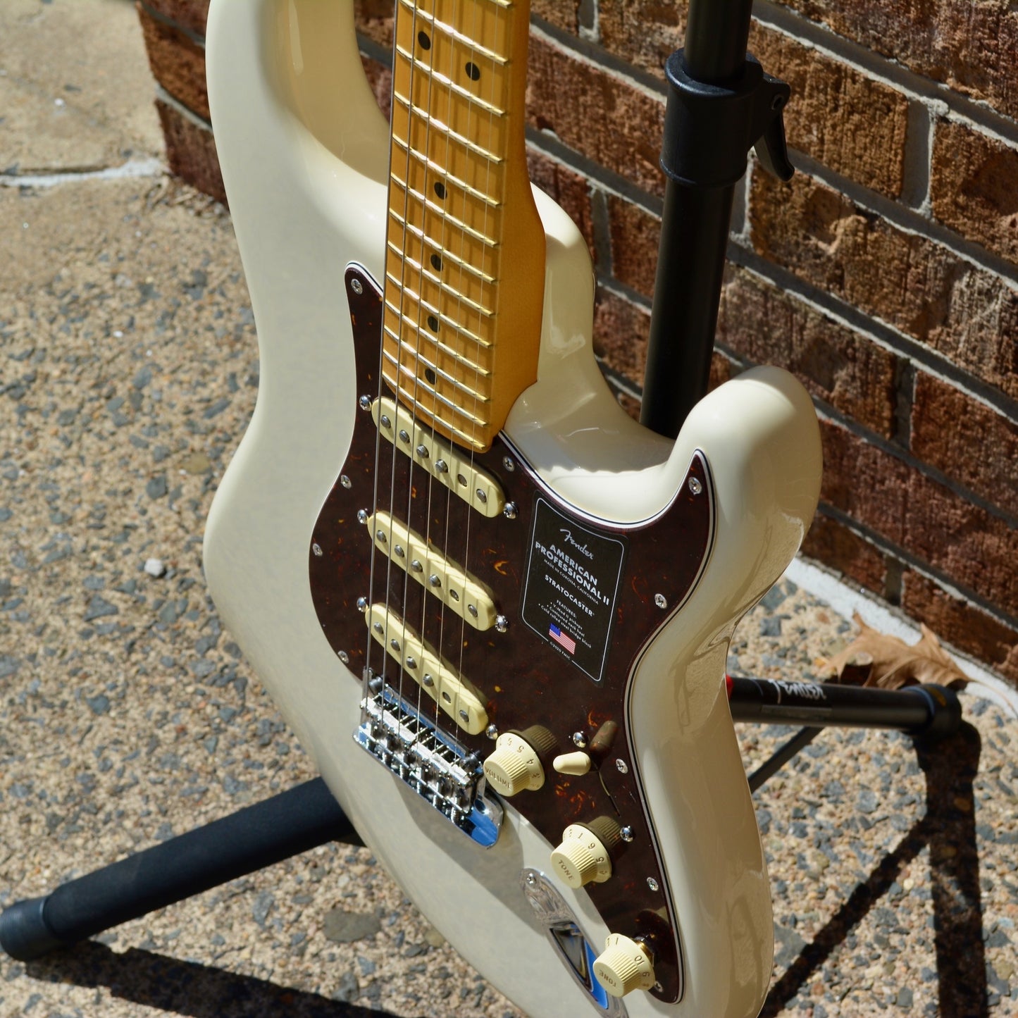 Fender American Professional II Stratocaster®, Maple Fingerboard, Olympic White