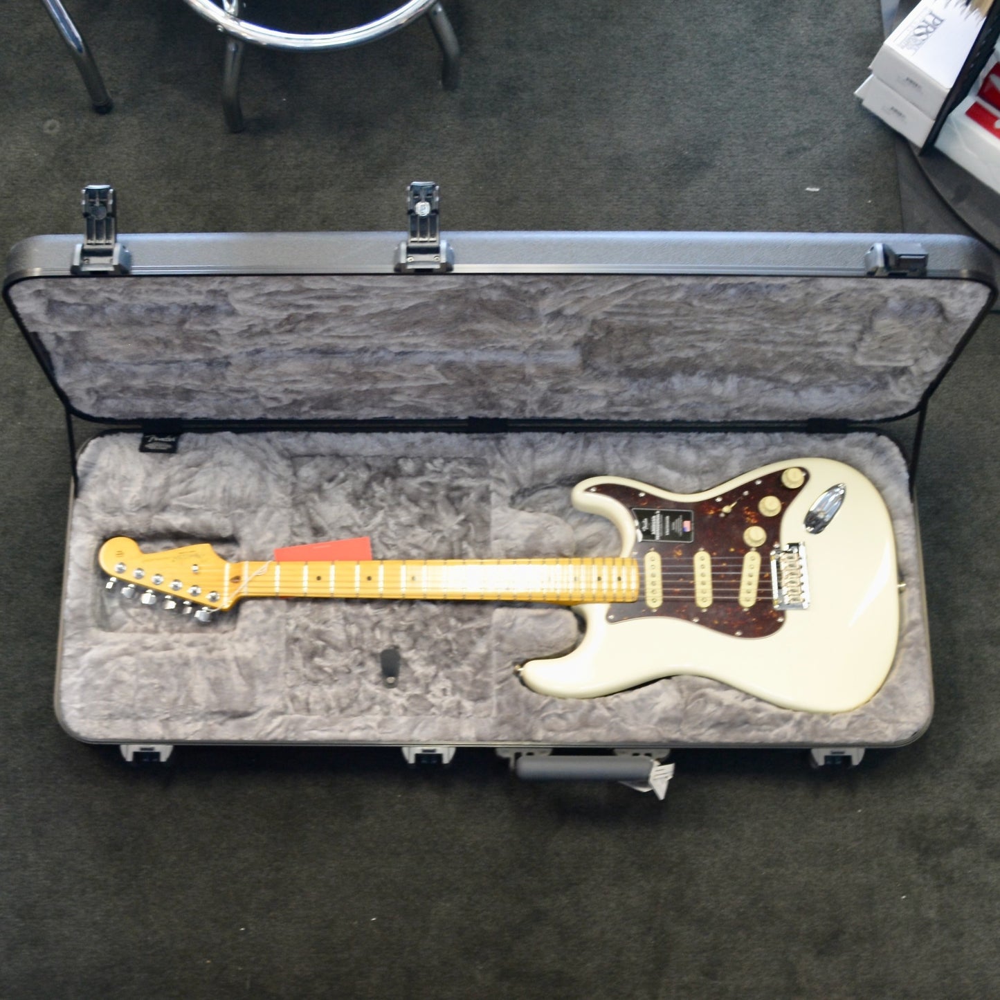 Fender American Professional II Stratocaster®, Maple Fingerboard, Olympic White