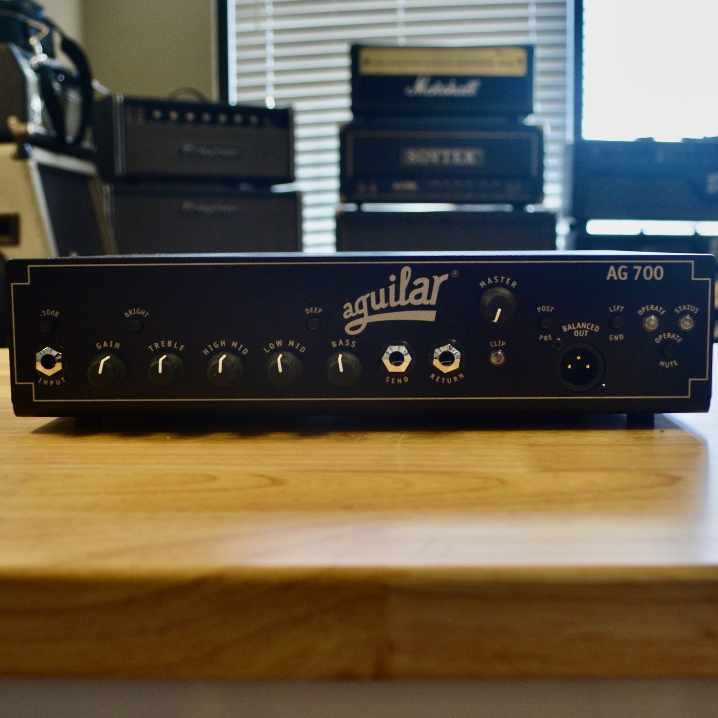 Aguilar AG 700