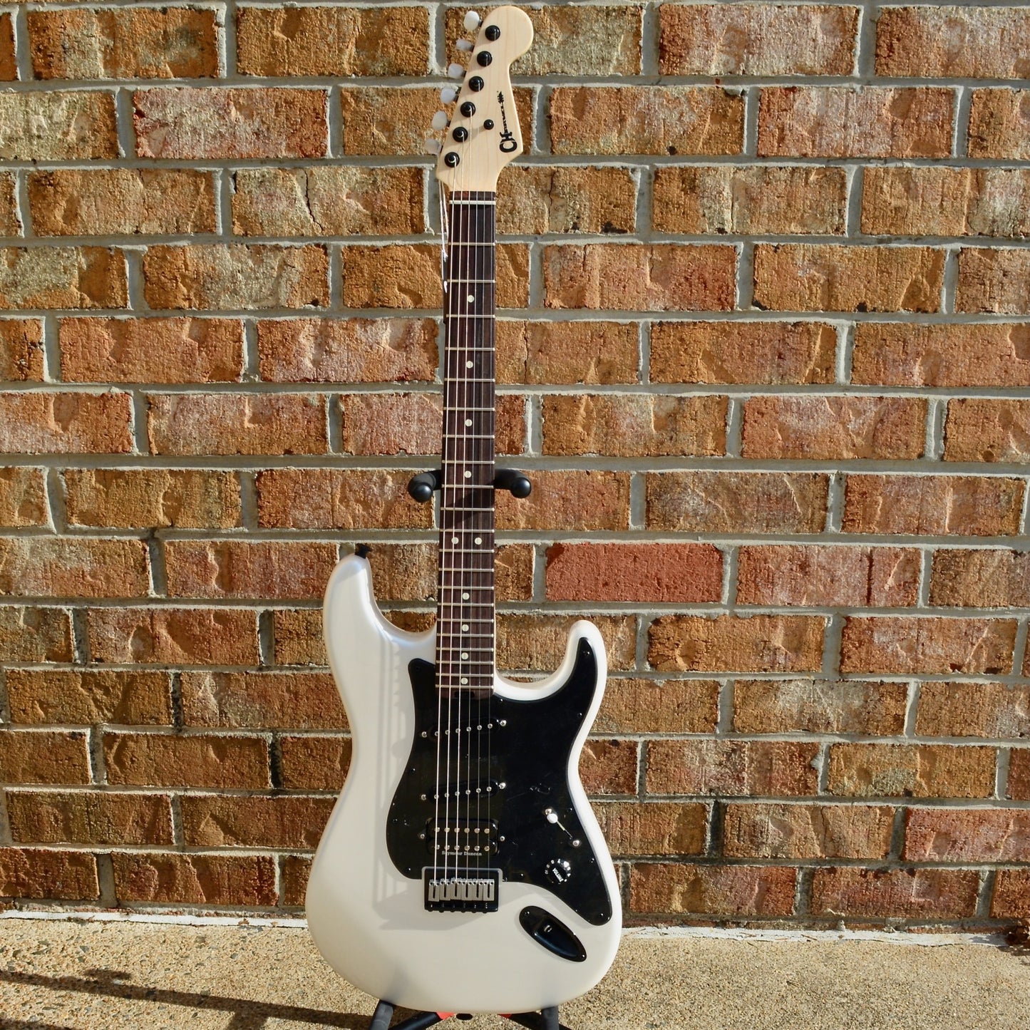 Charvel Jake E Lee Signature Pro-Mod So-Cal Style 1 HSS HT RW, Rosewood Fingerboard, Pearl White
