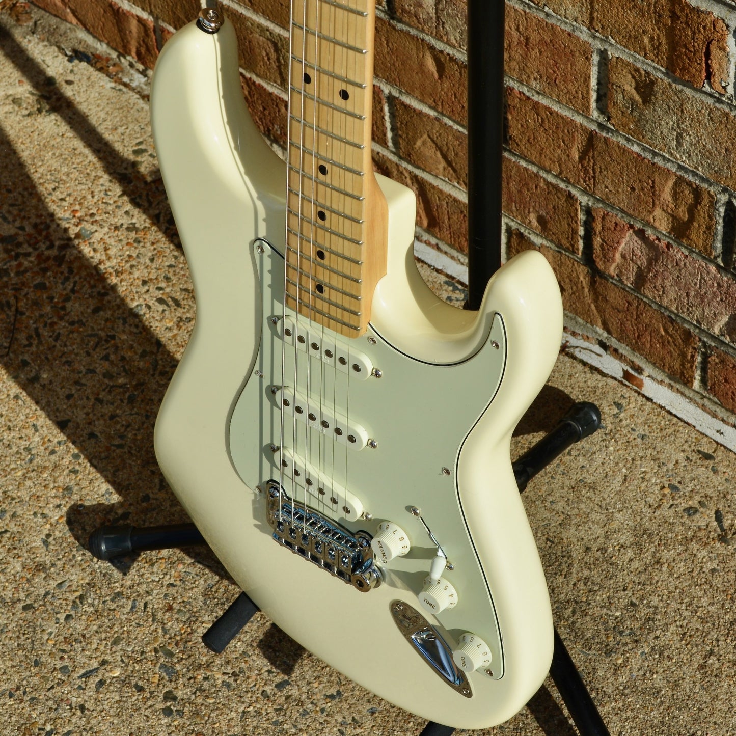 G&L Fullerton Deluxe Legacy Vintage White