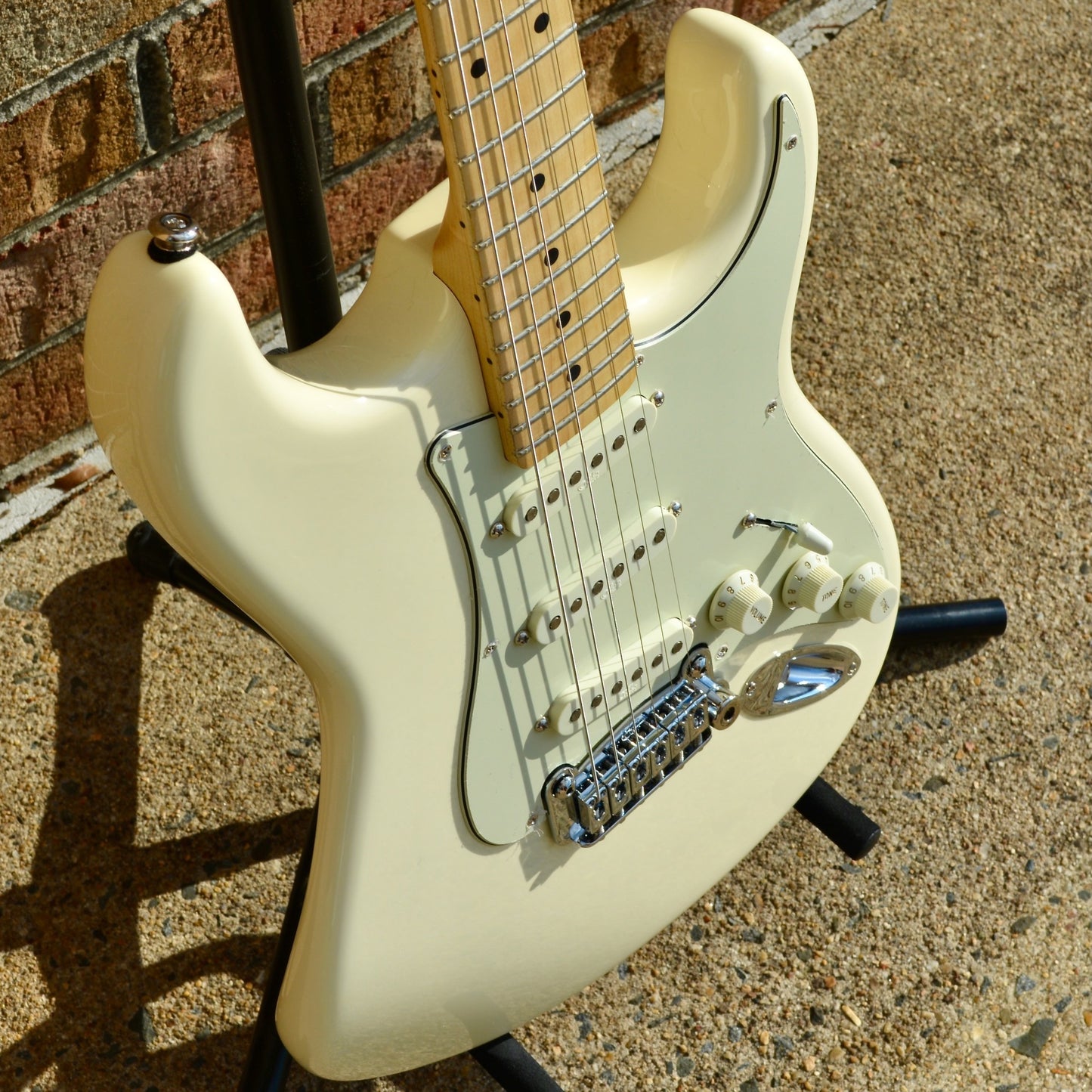 G&L Fullerton Deluxe Legacy Vintage White