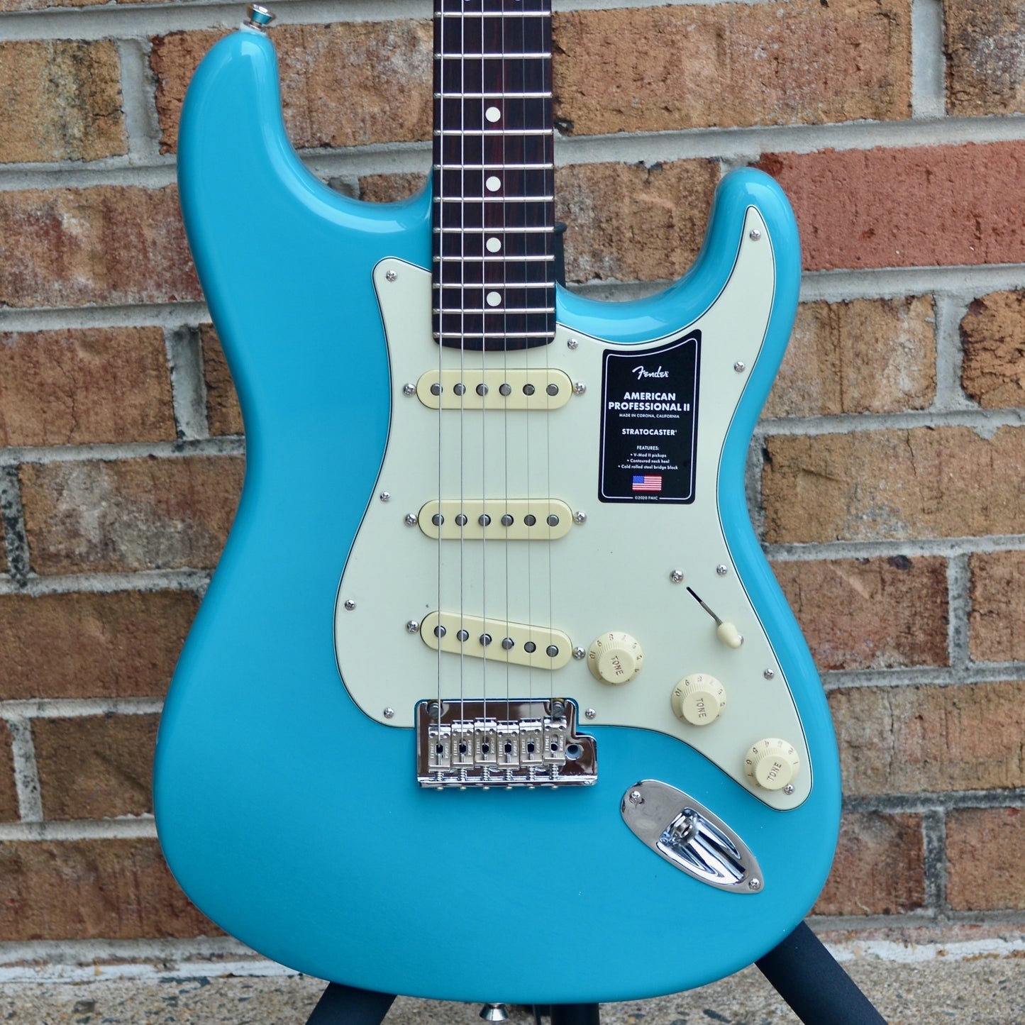 Fender American Professional II Stratocaster®, Rosewood Fingerboard, Miami Blue