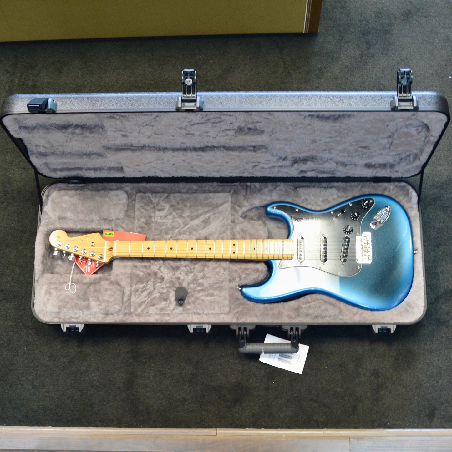 Fender American Professional II Stratocaster®, Maple Fingerboard, Dark Night