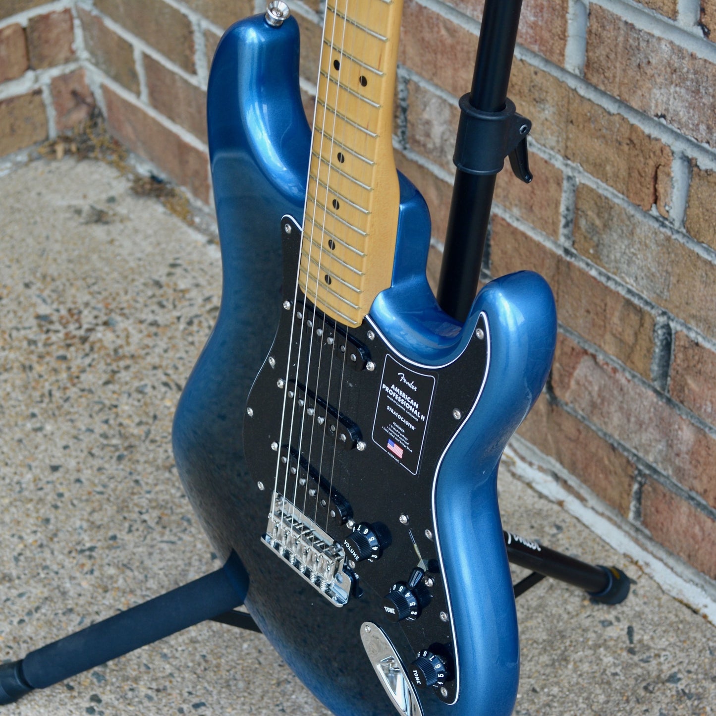 Fender American Professional II Stratocaster®, Maple Fingerboard, Dark Night