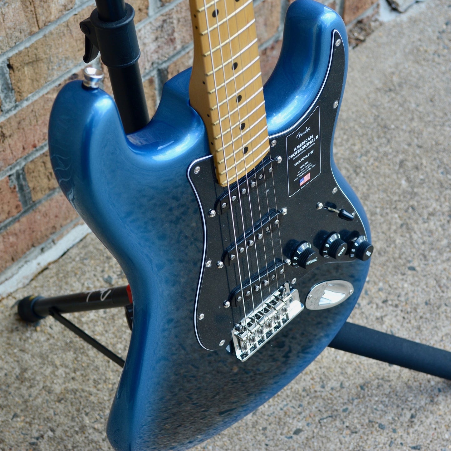 Fender American Professional II Stratocaster®, Maple Fingerboard, Dark Night
