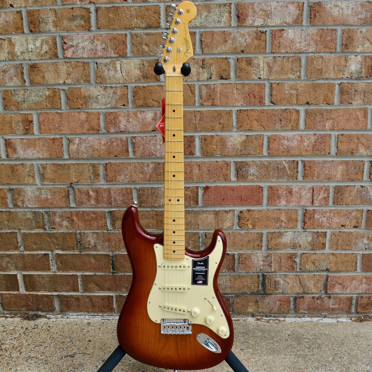 Fender American Professional II Stratocaster®, Maple Fingerboard, Sienna Sunburst