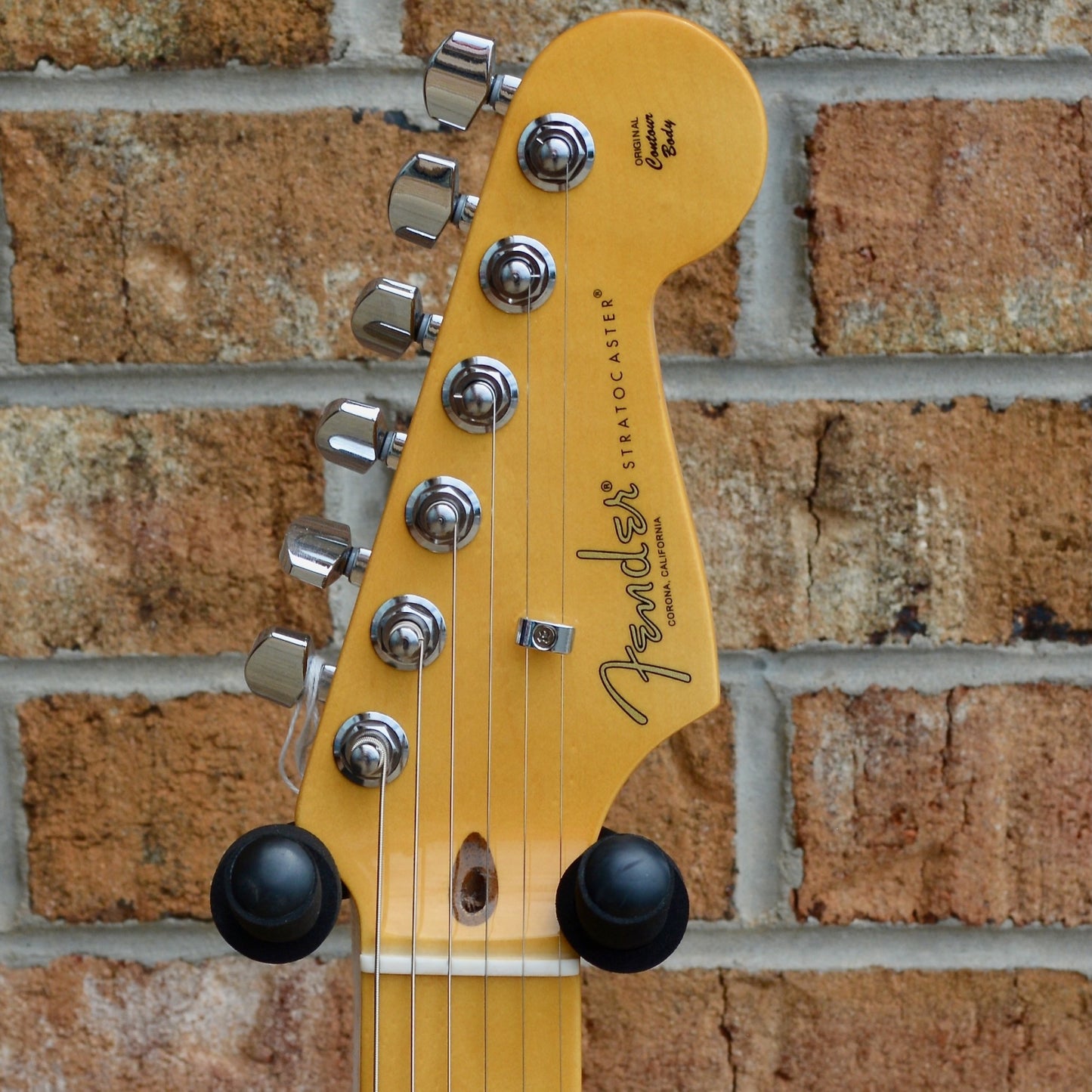 Fender American Professional II Stratocaster®, Maple Fingerboard, Sienna Sunburst