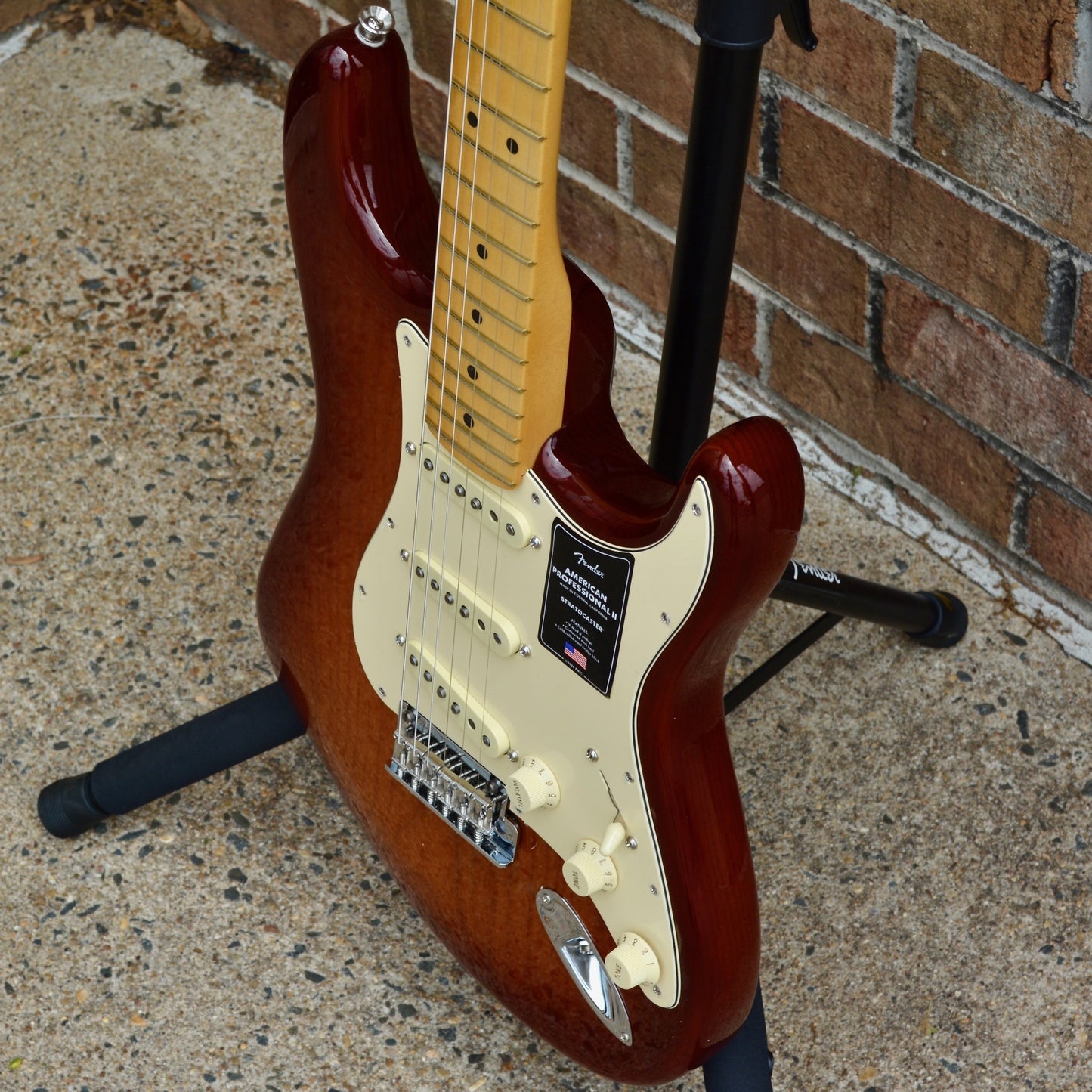 Fender American Professional II Stratocaster®, Maple Fingerboard, Sienna Sunburst