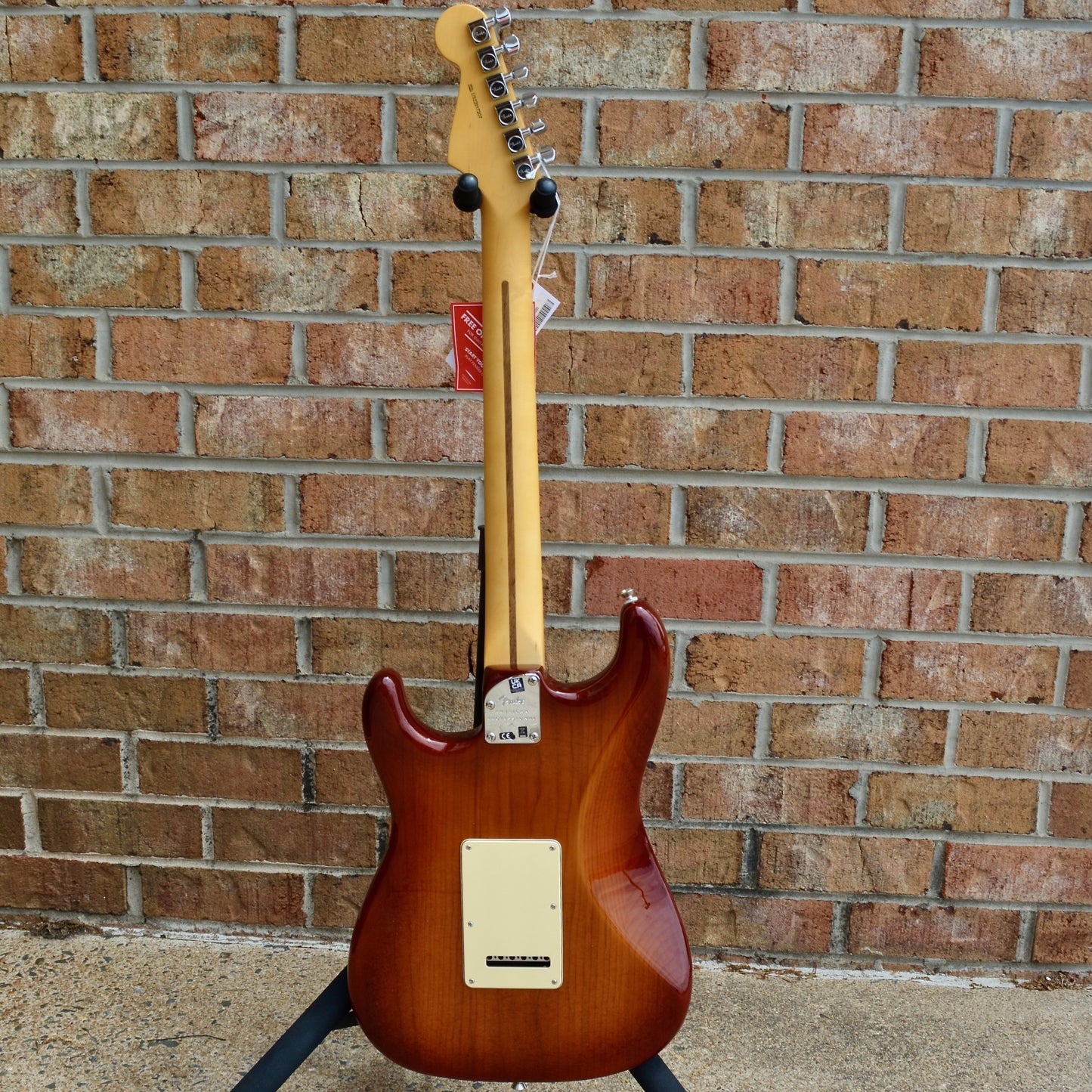 Fender American Professional II Stratocaster®, Maple Fingerboard, Sienna Sunburst