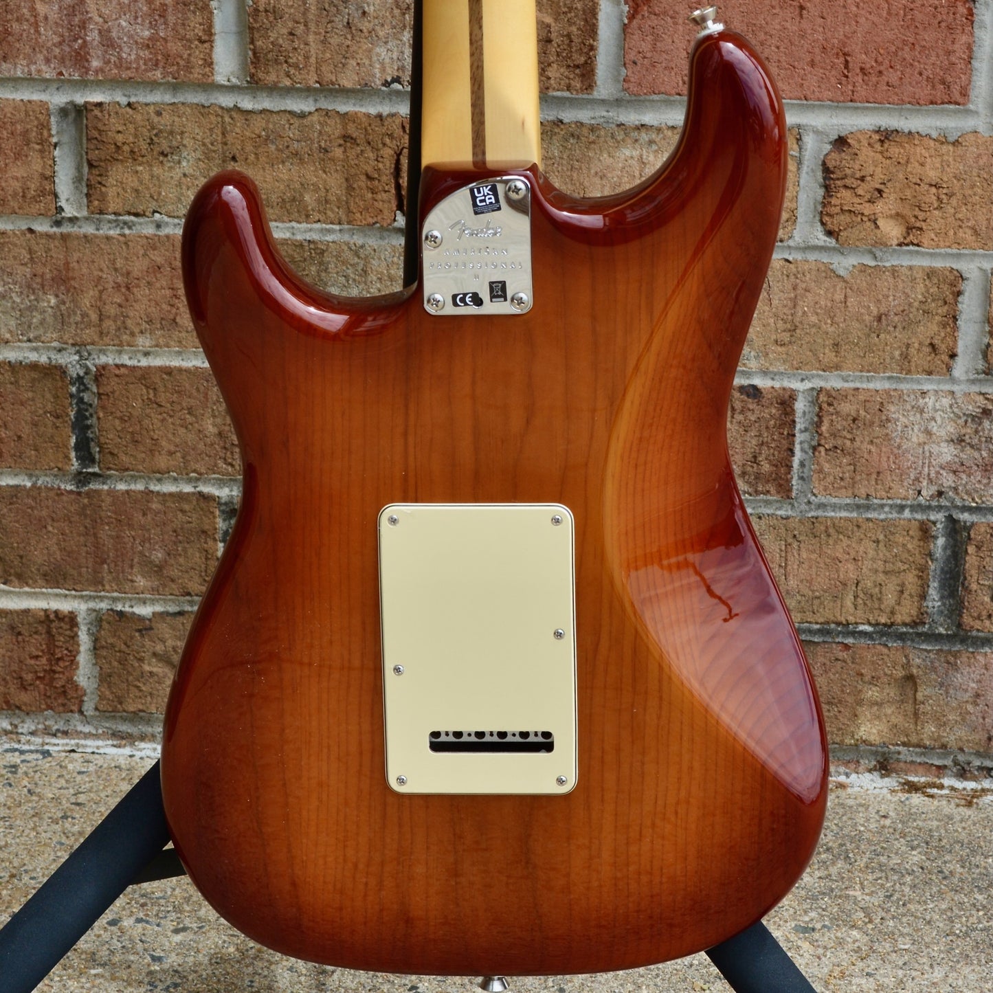 Fender American Professional II Stratocaster®, Maple Fingerboard, Sienna Sunburst