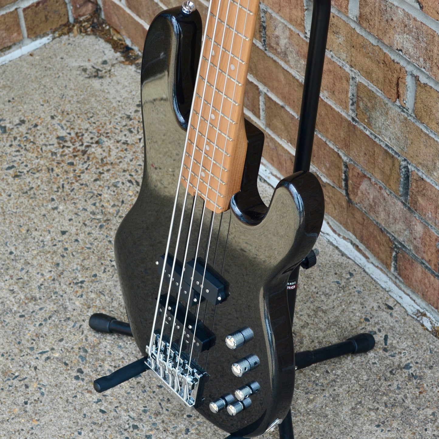 Charvel Pro-Mod San Dimas® Bass PJ V, Caramelized Maple Fingerboard, Metallic Black