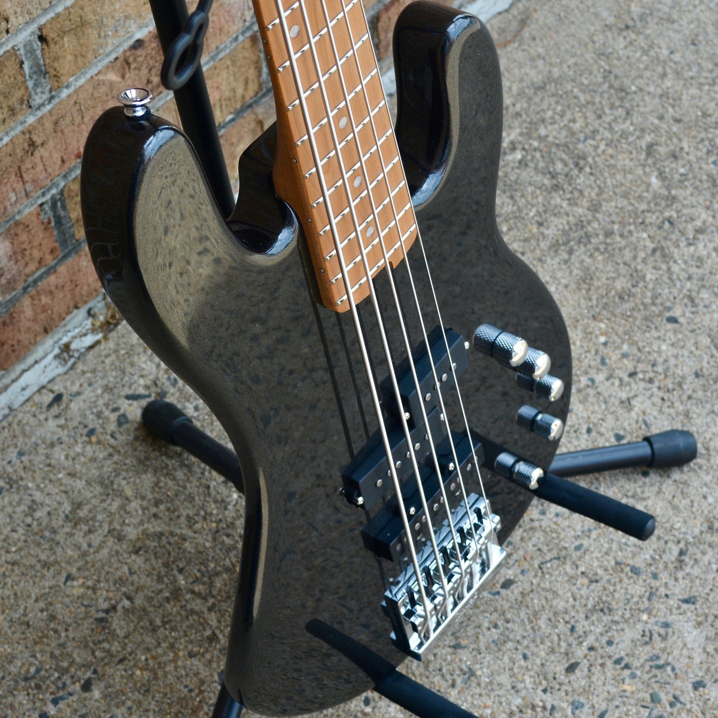 Charvel Pro-Mod San Dimas® Bass PJ V, Caramelized Maple Fingerboard, Metallic Black