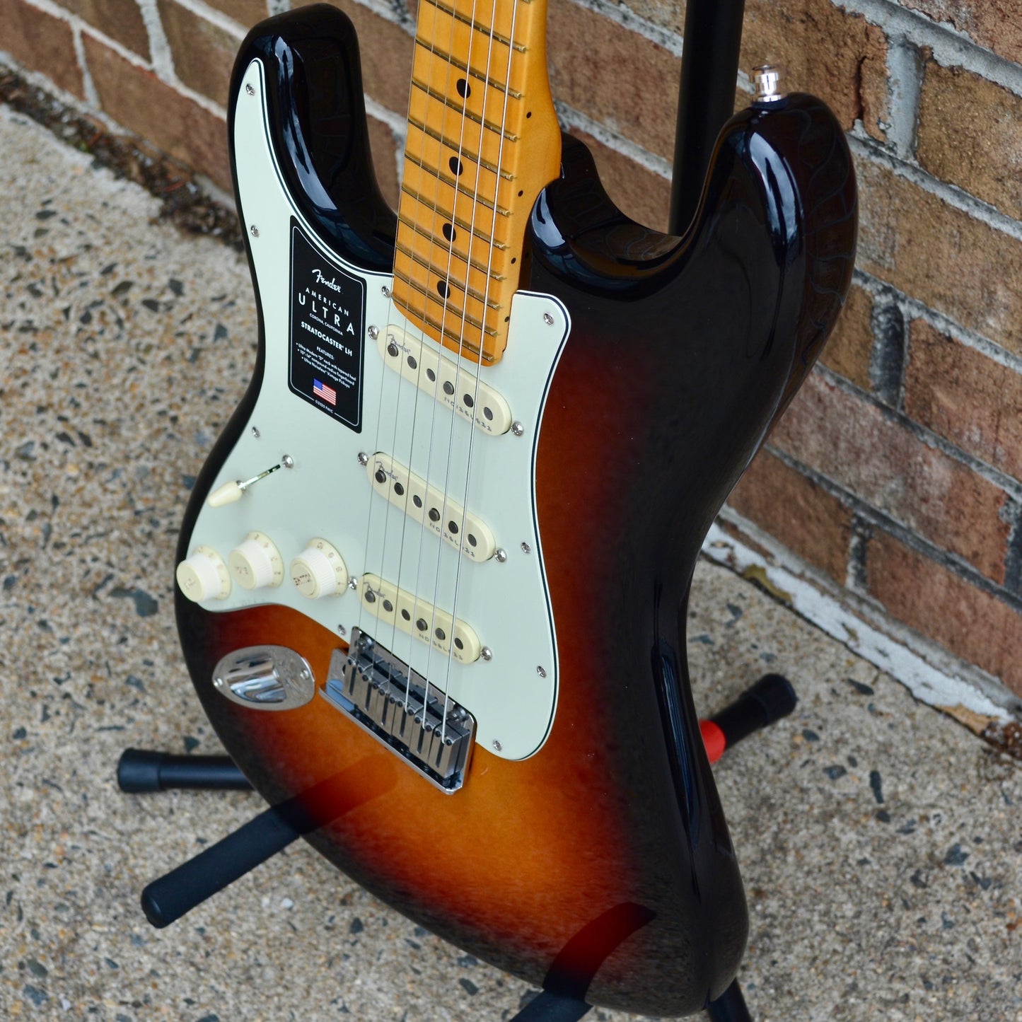 Fender American Ultra Stratocaster® Left-Hand, Maple Fingerboard, Ultraburst