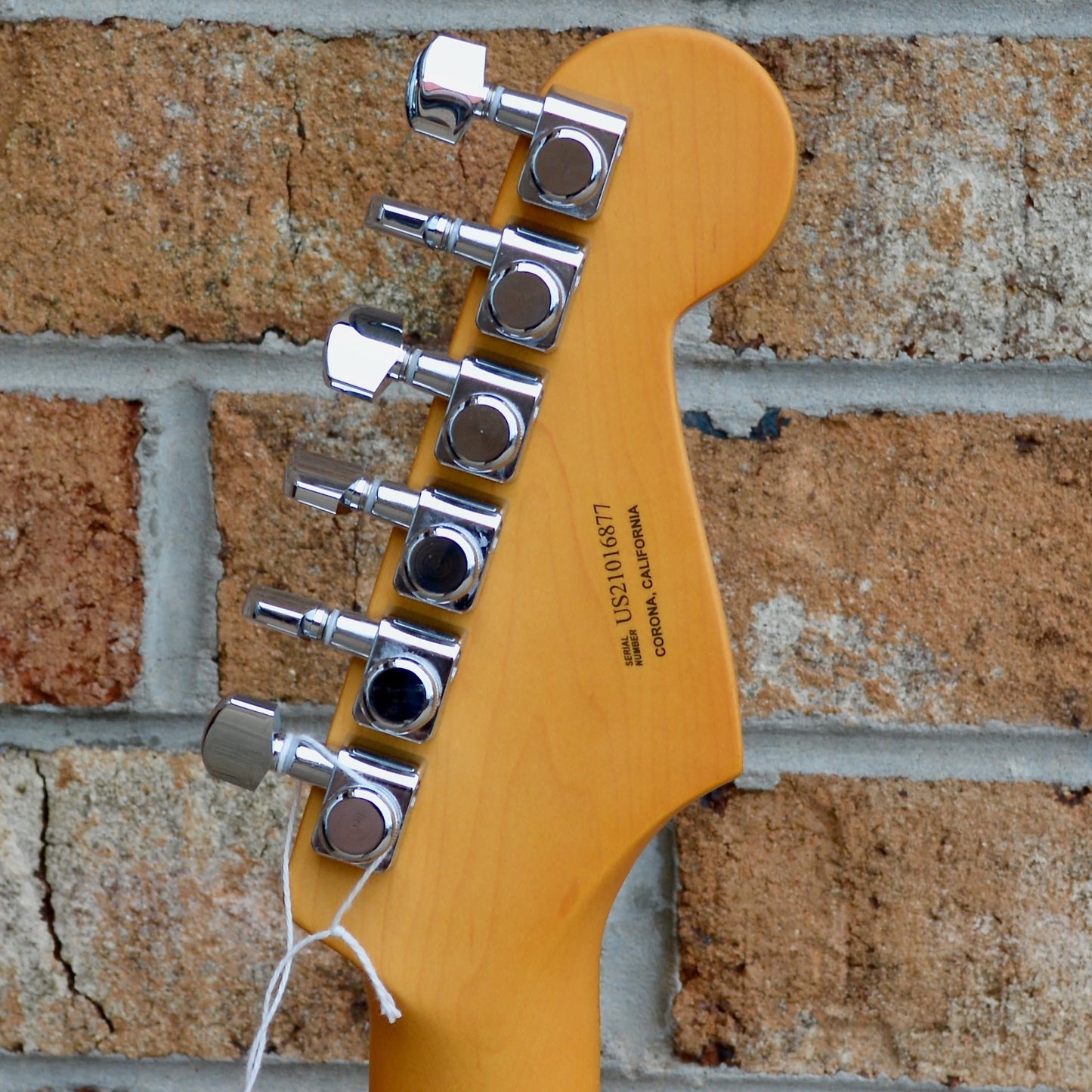 Fender American Ultra Stratocaster® Left-Hand, Maple Fingerboard, Ultraburst