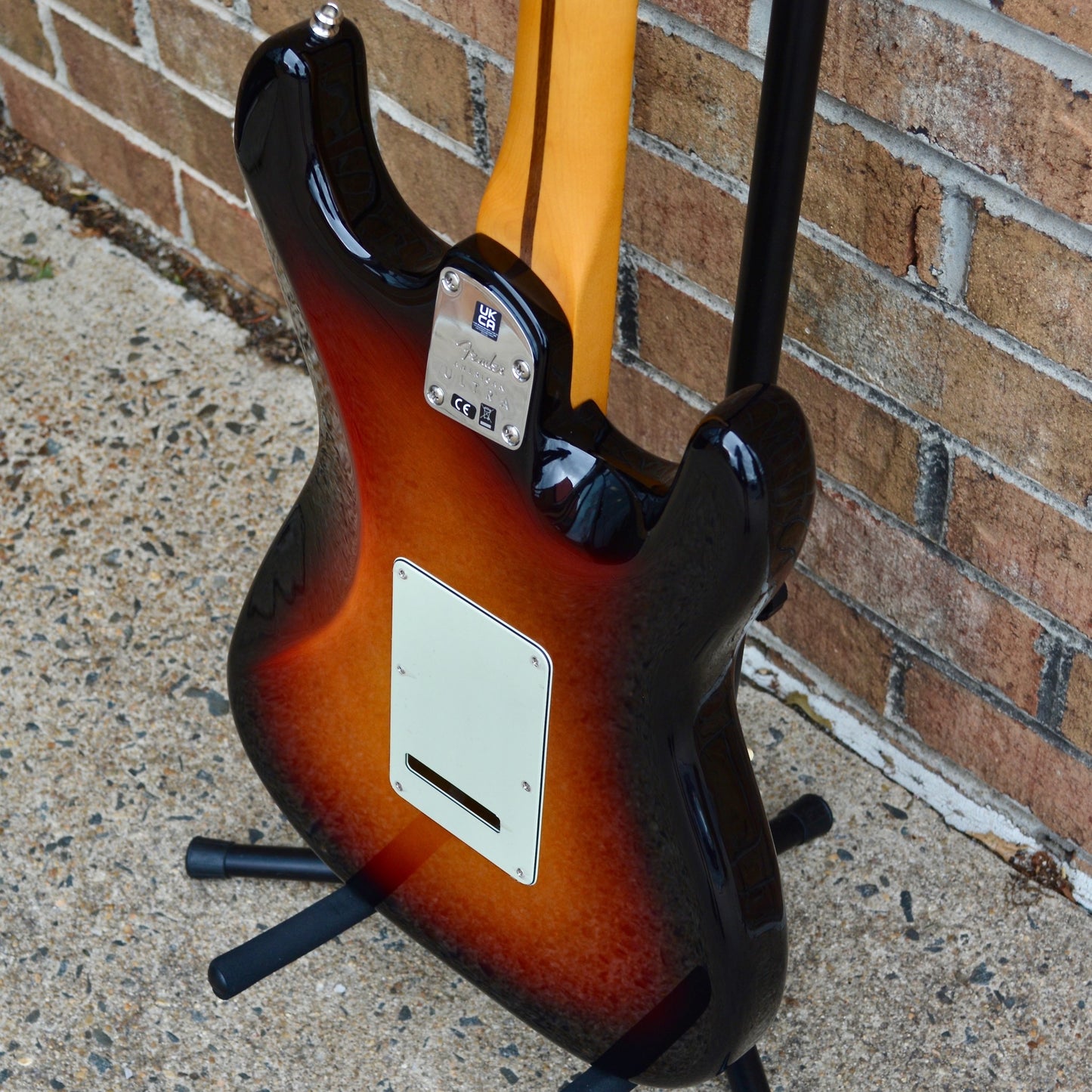 Fender American Ultra Stratocaster® Left-Hand, Maple Fingerboard, Ultraburst
