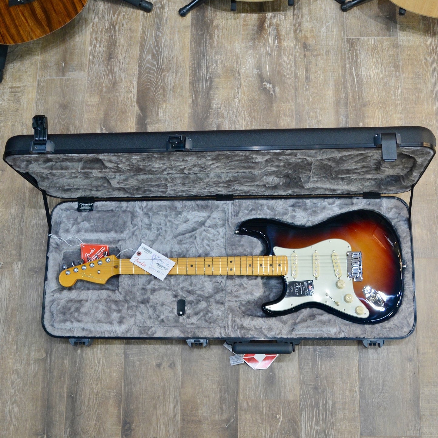 Fender American Ultra Stratocaster® Left-Hand, Maple Fingerboard, Ultraburst