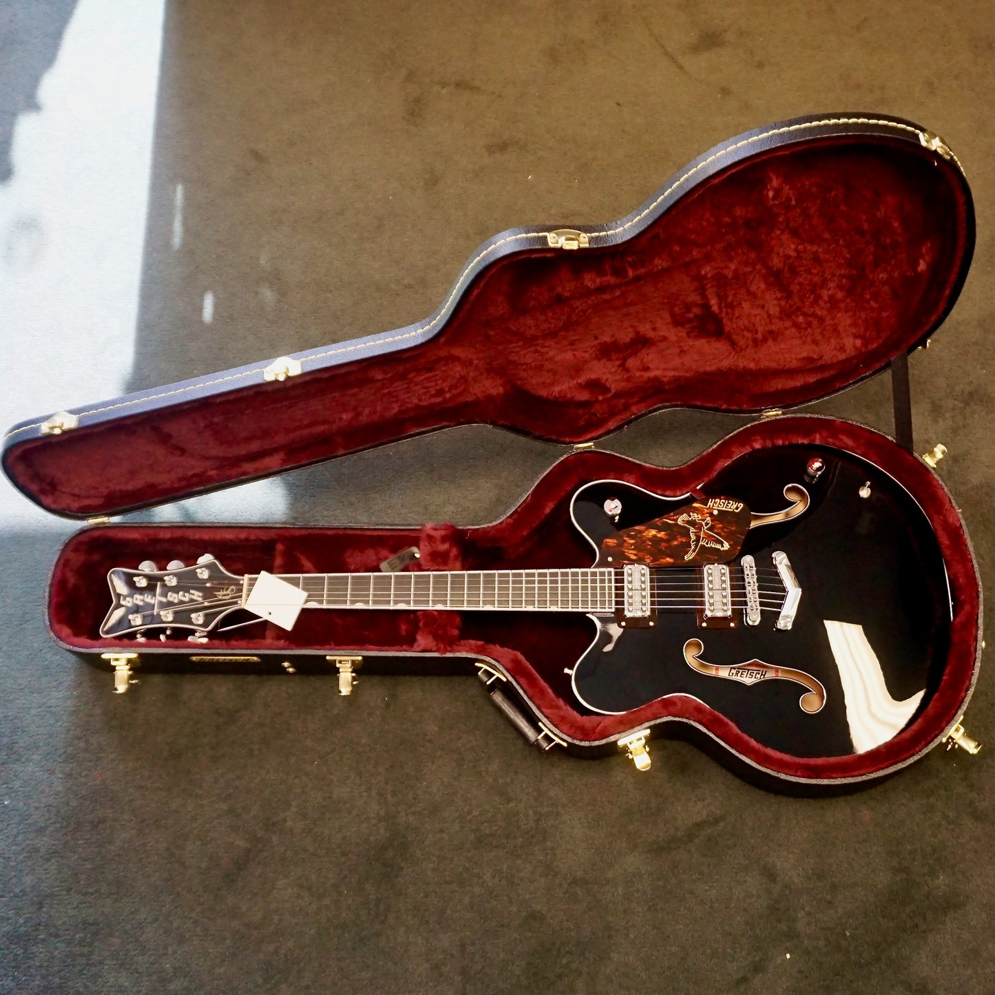 Gretsch G6636-RF Richard Fortus Signature Falcon Center Block with V-Stoptail Ebony Fingerboard Black