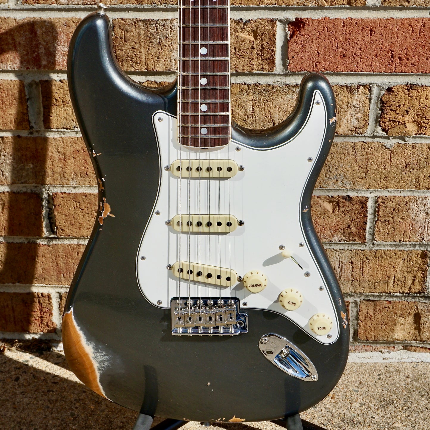 Fender Custom Shop 1967 Stratocaster Relic with Closet Classic Hardware 3A Rosewood Fingerboard Aged Charcoal Frost Metallic