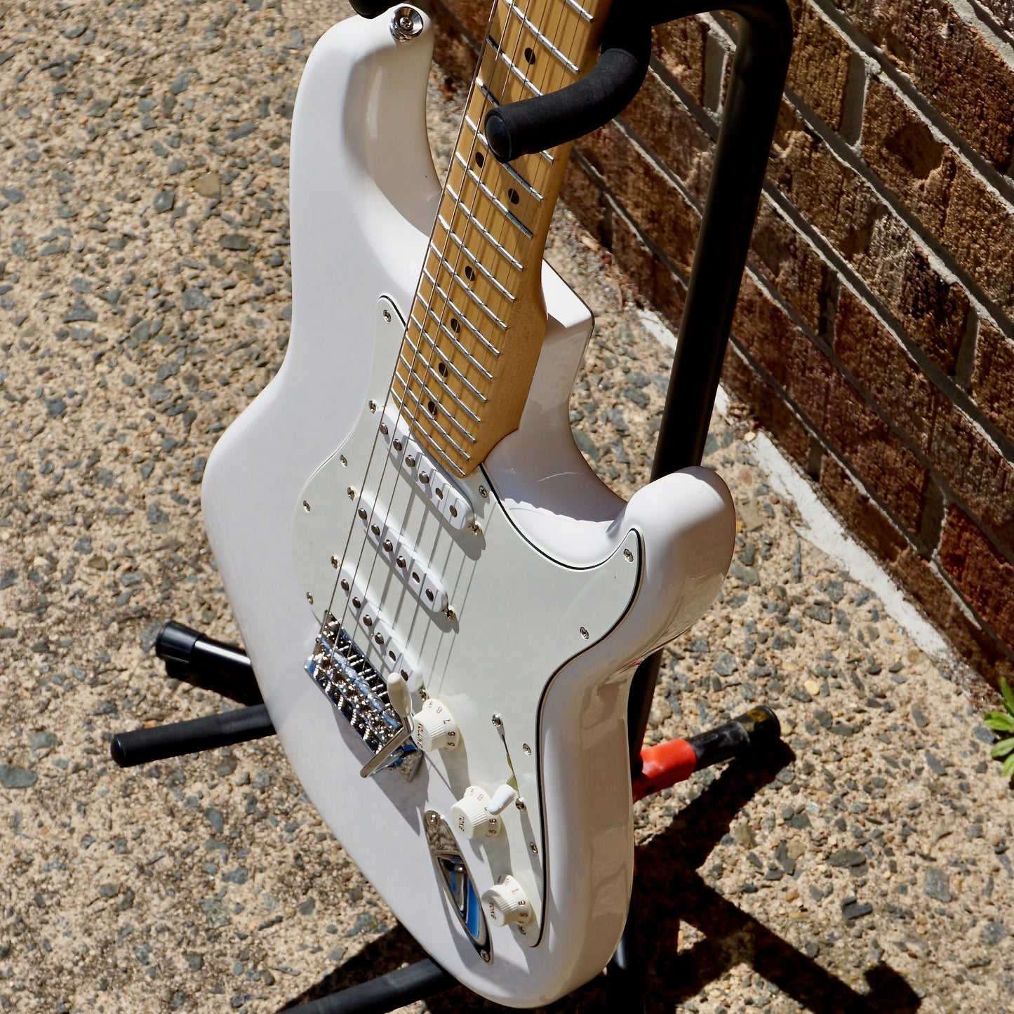 Fender Player Stratocaster Maple Fingerboard Polar White w/ Texas Special Pickups