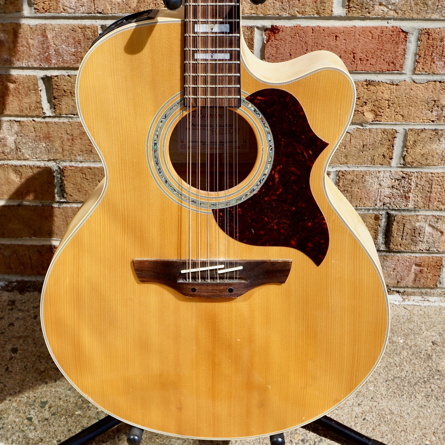 Takamine EG523SC-12