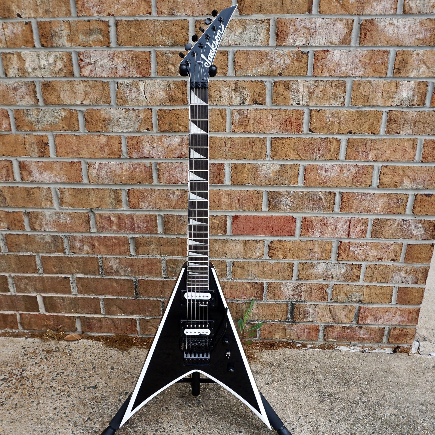 Jackson JS Series King V JS32 Black with White Bevels