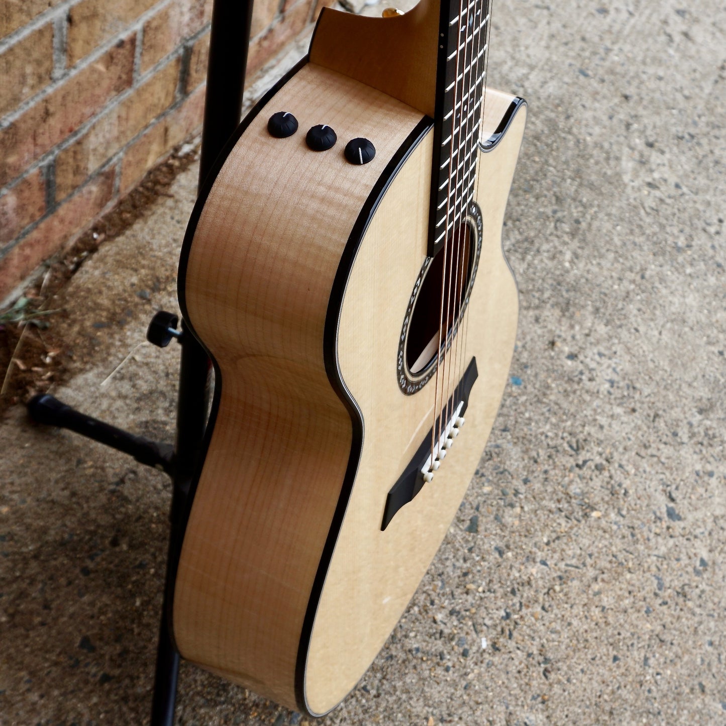 Taylor Custom #7 NAMM Show B4007 - Grand Concert, Lutz Spruce/Flamed Maple