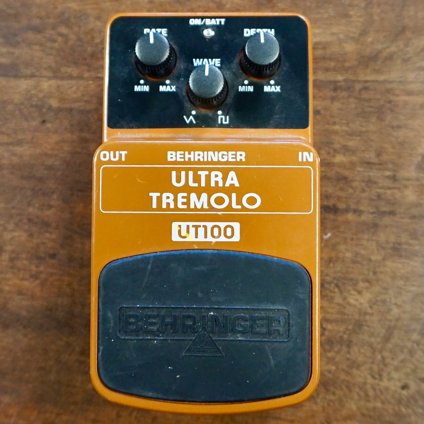 Behringer Ultra Tremolo UT100