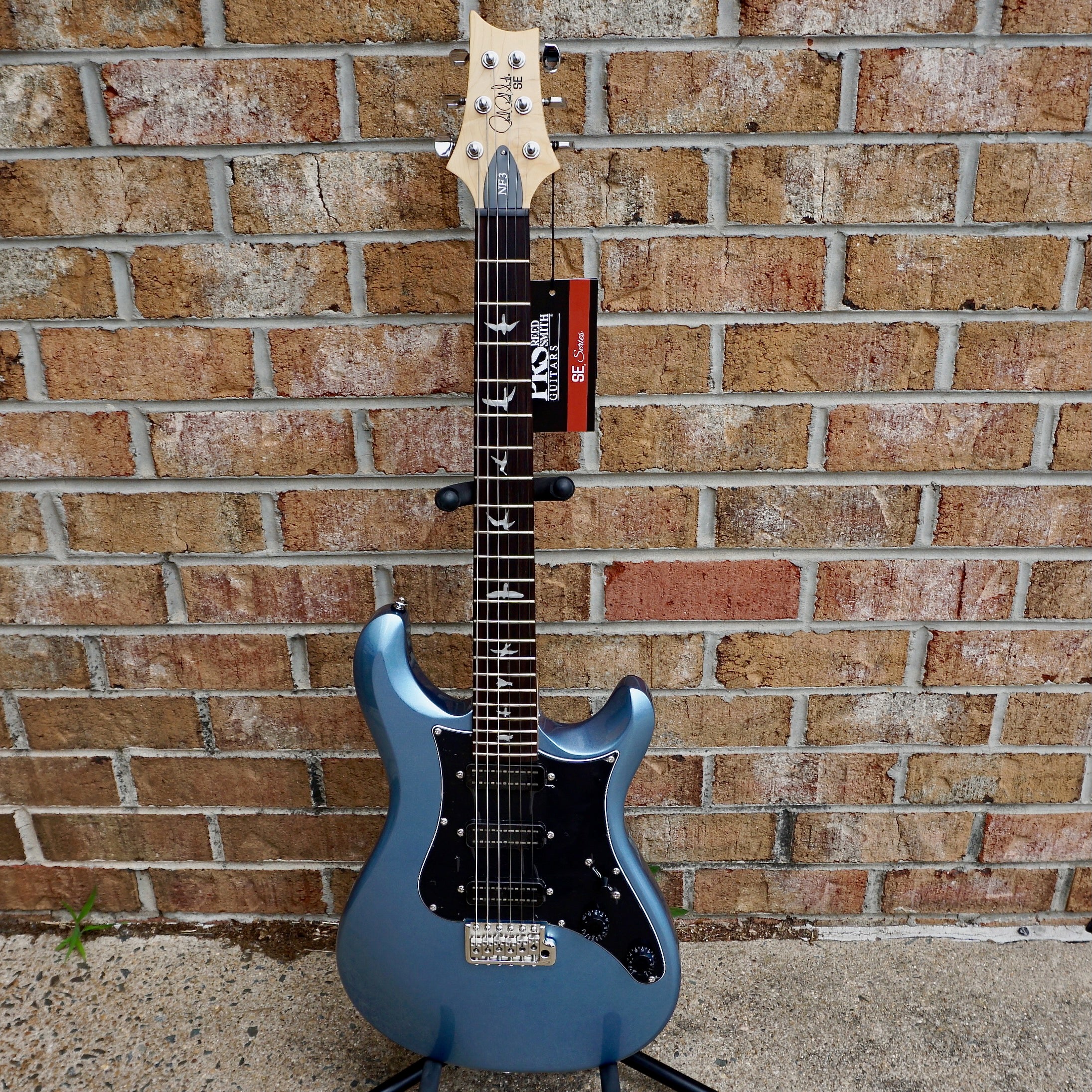 PRS SE NF3   美品　ice blue lic Amazon.com: PRS SE NF3 Rosewood Fretboard, Ice Blue Metallic