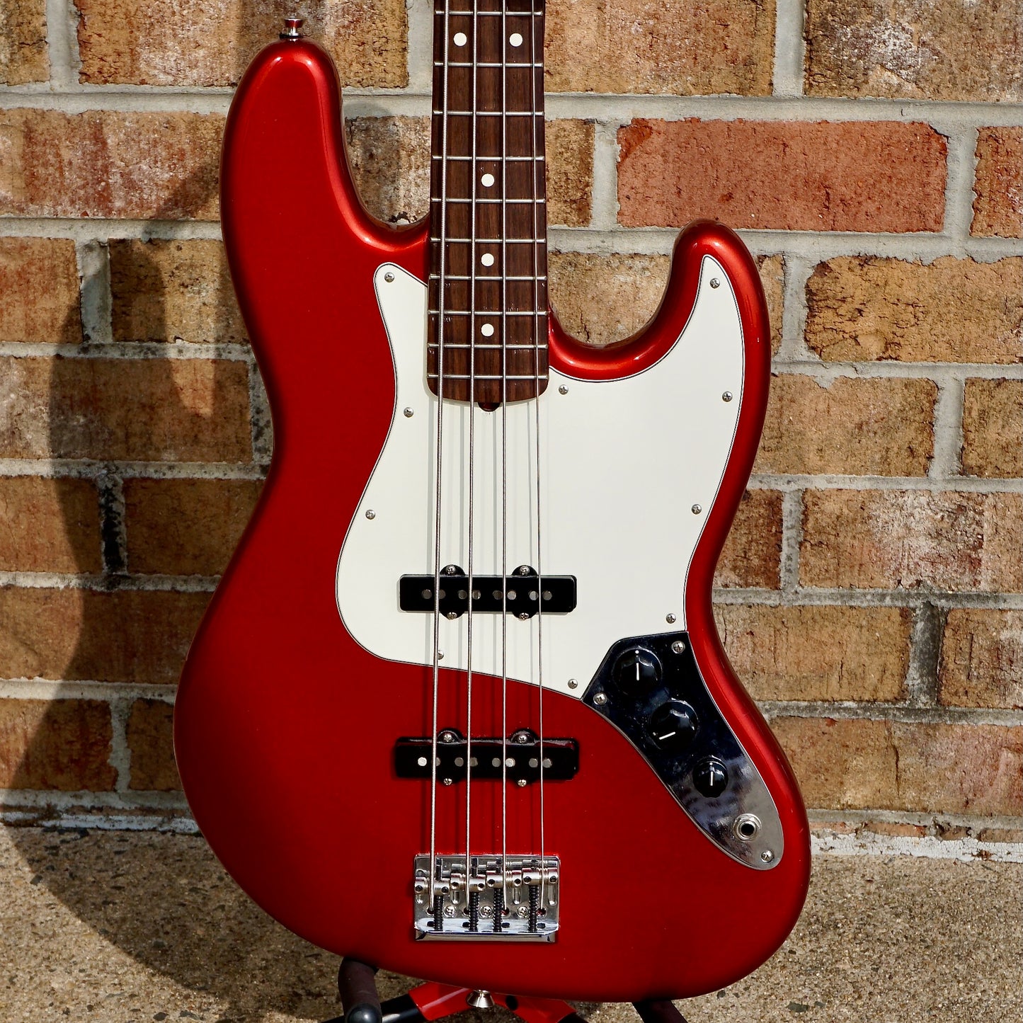 Fender American Pro Jazz Bass®, Rosewood Fingerboard, Candy Apple Red