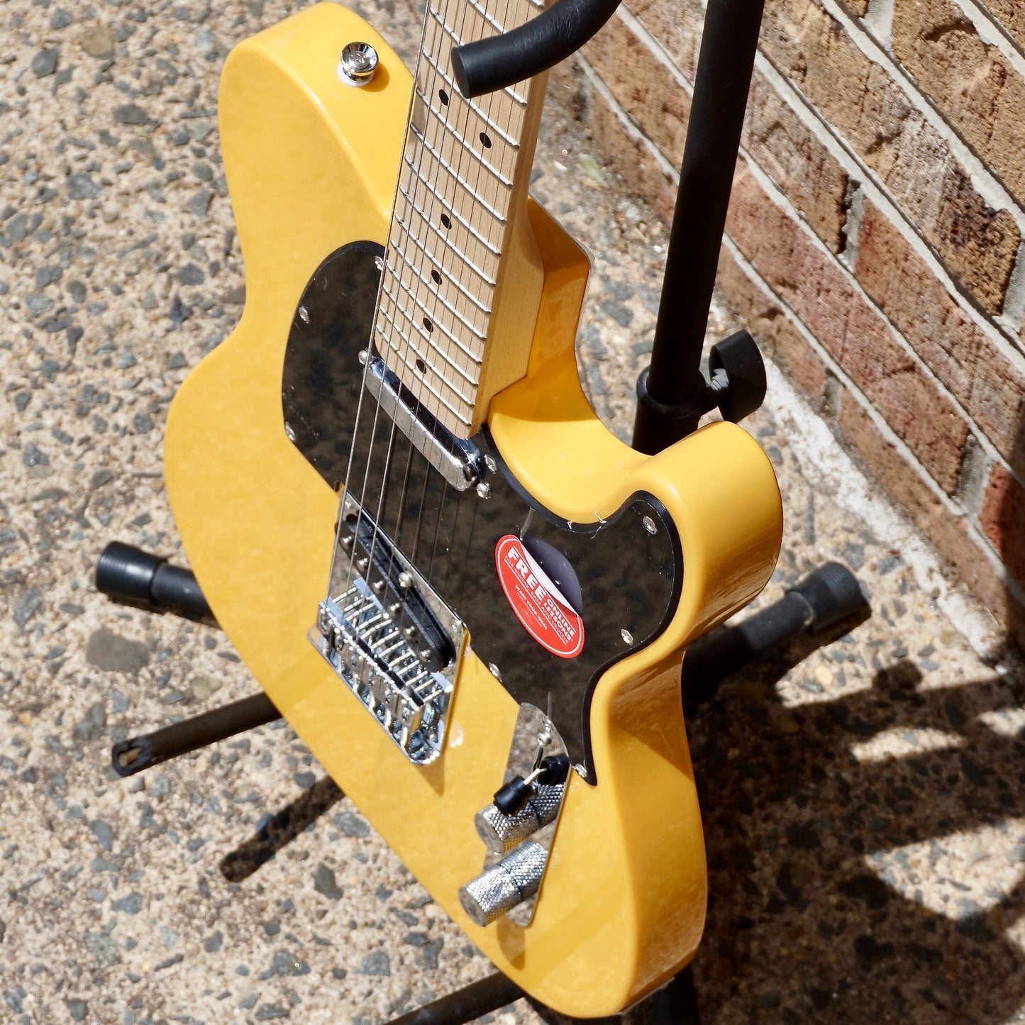 Fender Squier Sonic Telecaster Maple Fingerboard Black Pickguard Butterscotch Blonde