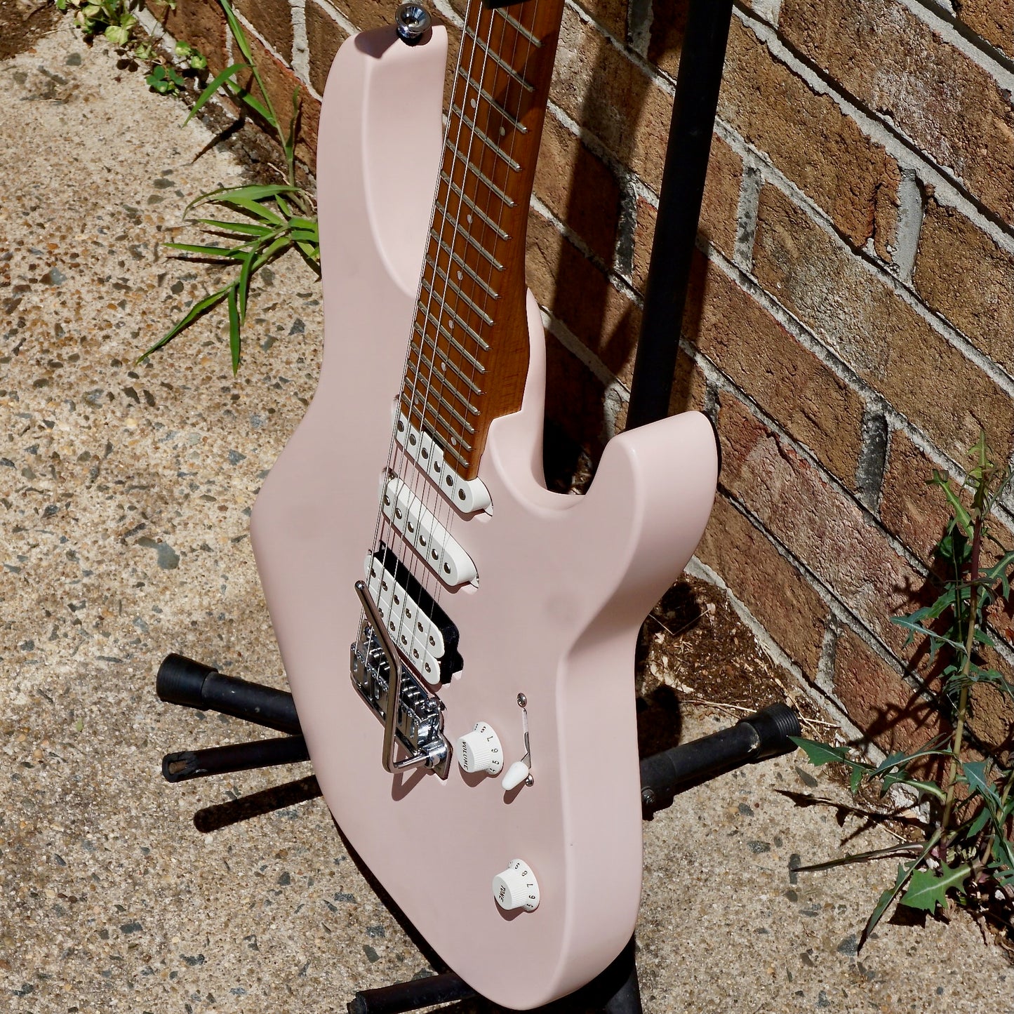 Charvel Pro-Mod DK24 HSS 2PT CM Caramelized Maple Fingerboard Satin Shell Pink